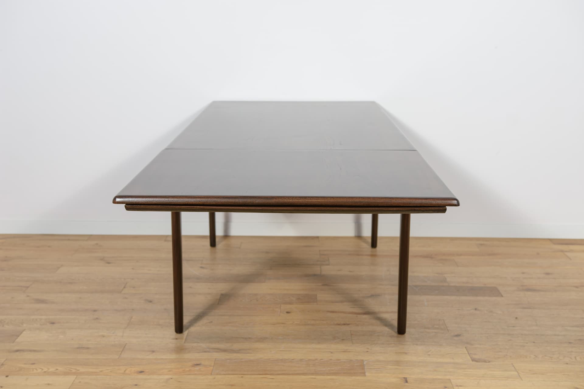 Stół rozkładany, teak brązowy ciemny, proj. J. Andersen, Uldum Møbelfabrik, Dania, lata 60. - 168371