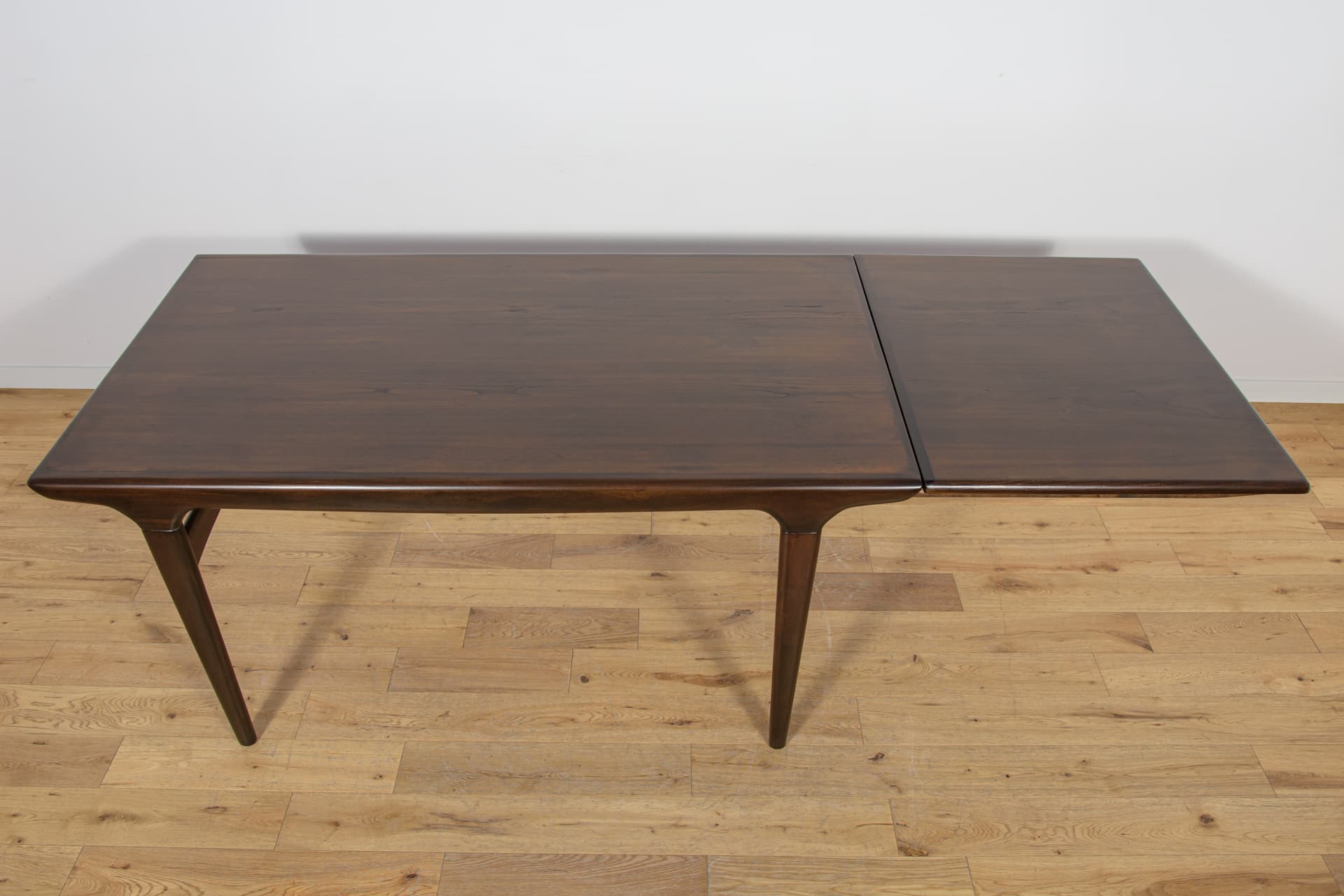 Stół rozkładany, teak brązowy ciemny, proj. J. Andersen, Uldum Møbelfabrik, Dania, lata 60. - 168374