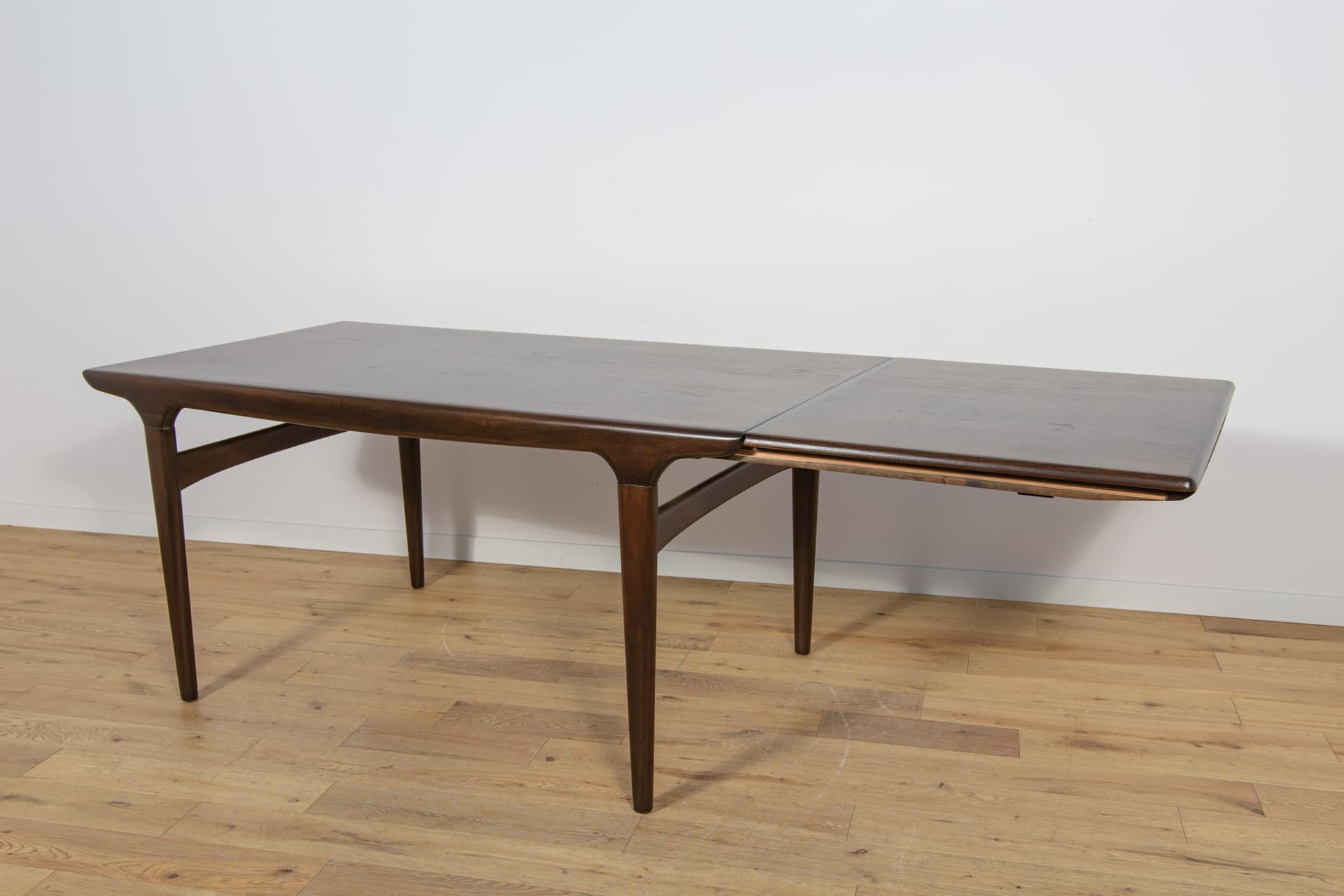 Stół rozkładany, teak brązowy ciemny, proj. J. Andersen, Uldum Møbelfabrik, Dania, lata 60. - 168370