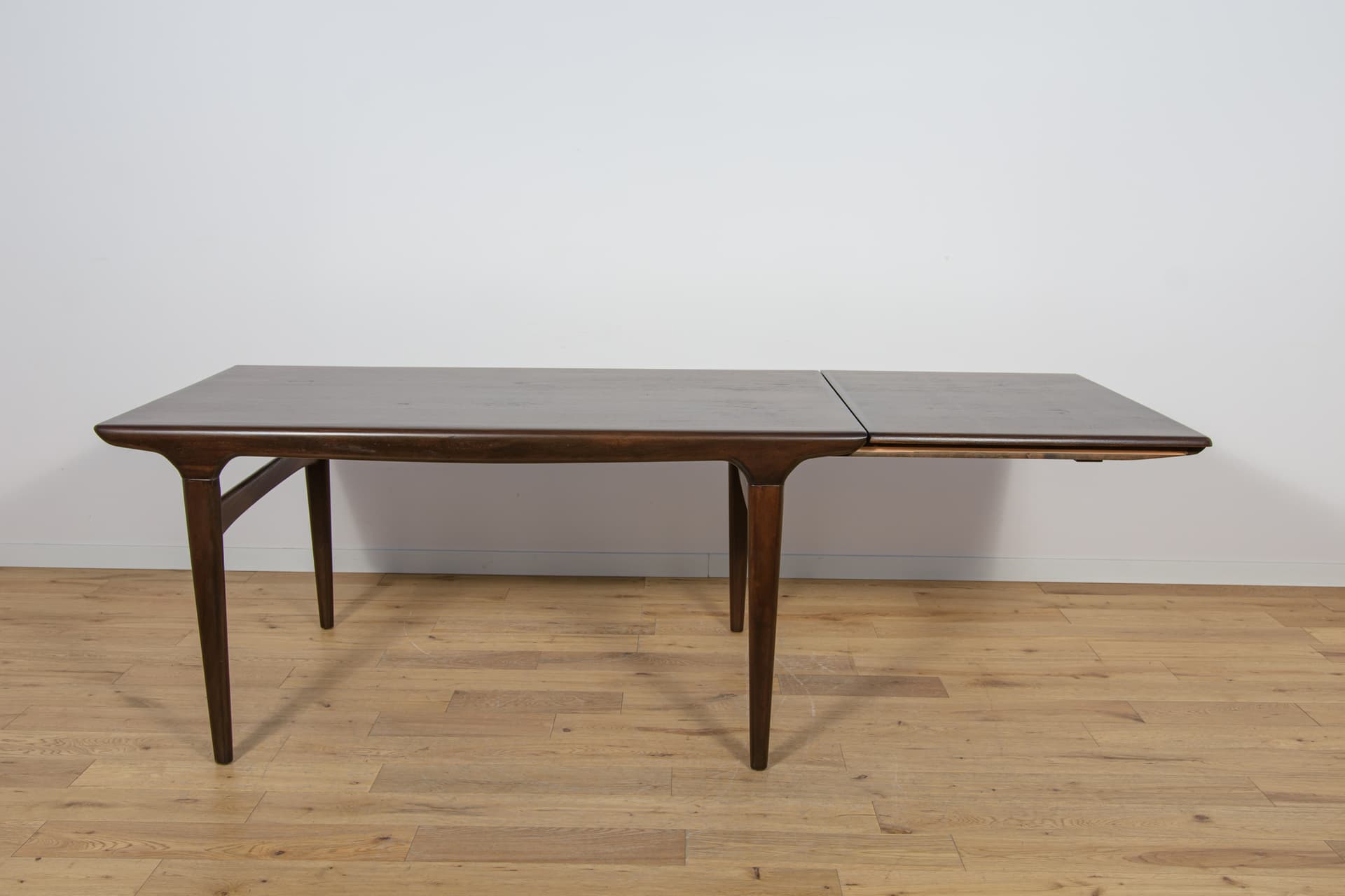 Stół rozkładany, teak brązowy ciemny, proj. J. Andersen, Uldum Møbelfabrik, Dania, lata 60. - 168369