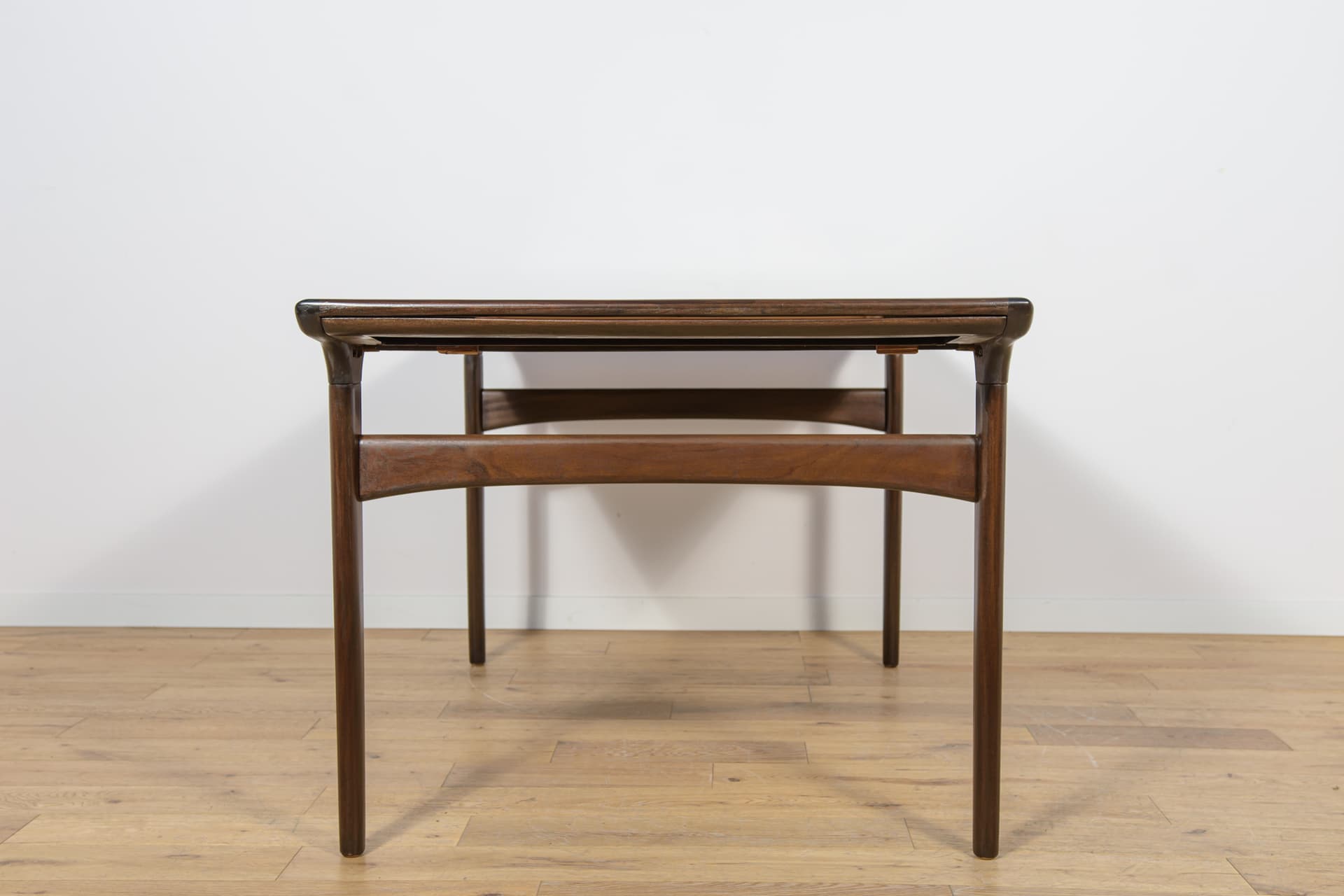 Stół rozkładany, teak brązowy ciemny, proj. J. Andersen, Uldum Møbelfabrik, Dania, lata 60. - 168367