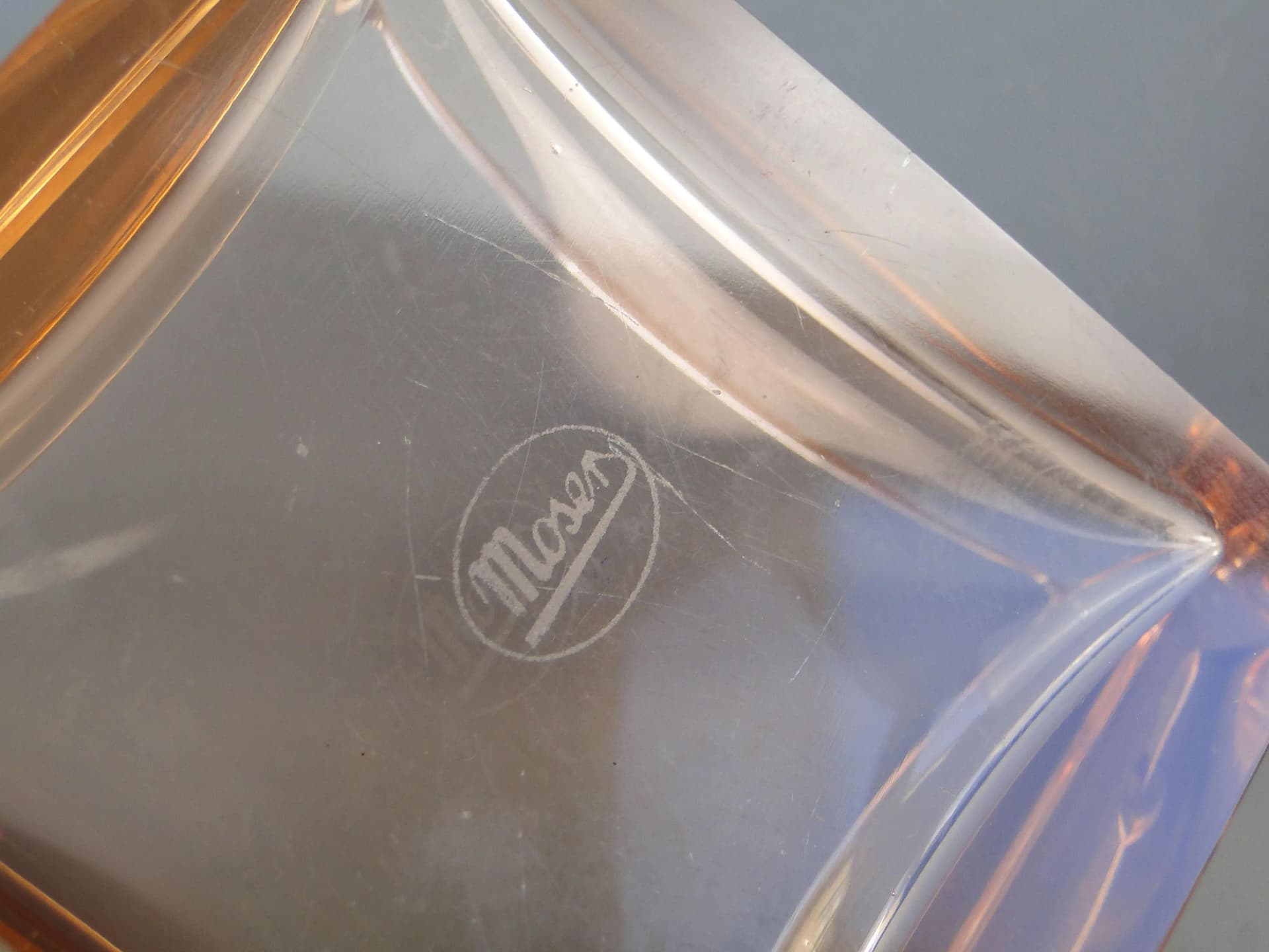 Bomboniera Art déco, szkło kryształowe pomarańczowe, Moser, Czechy, lata 60. - 11011