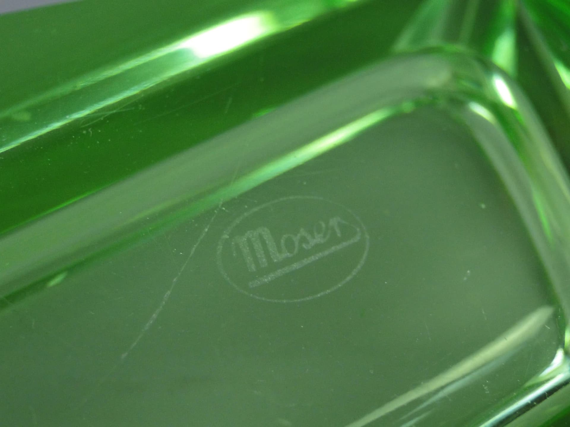 Popielniczka Art Deco, kryształ zielony, Moser, Czechy, lata 30. - 10994