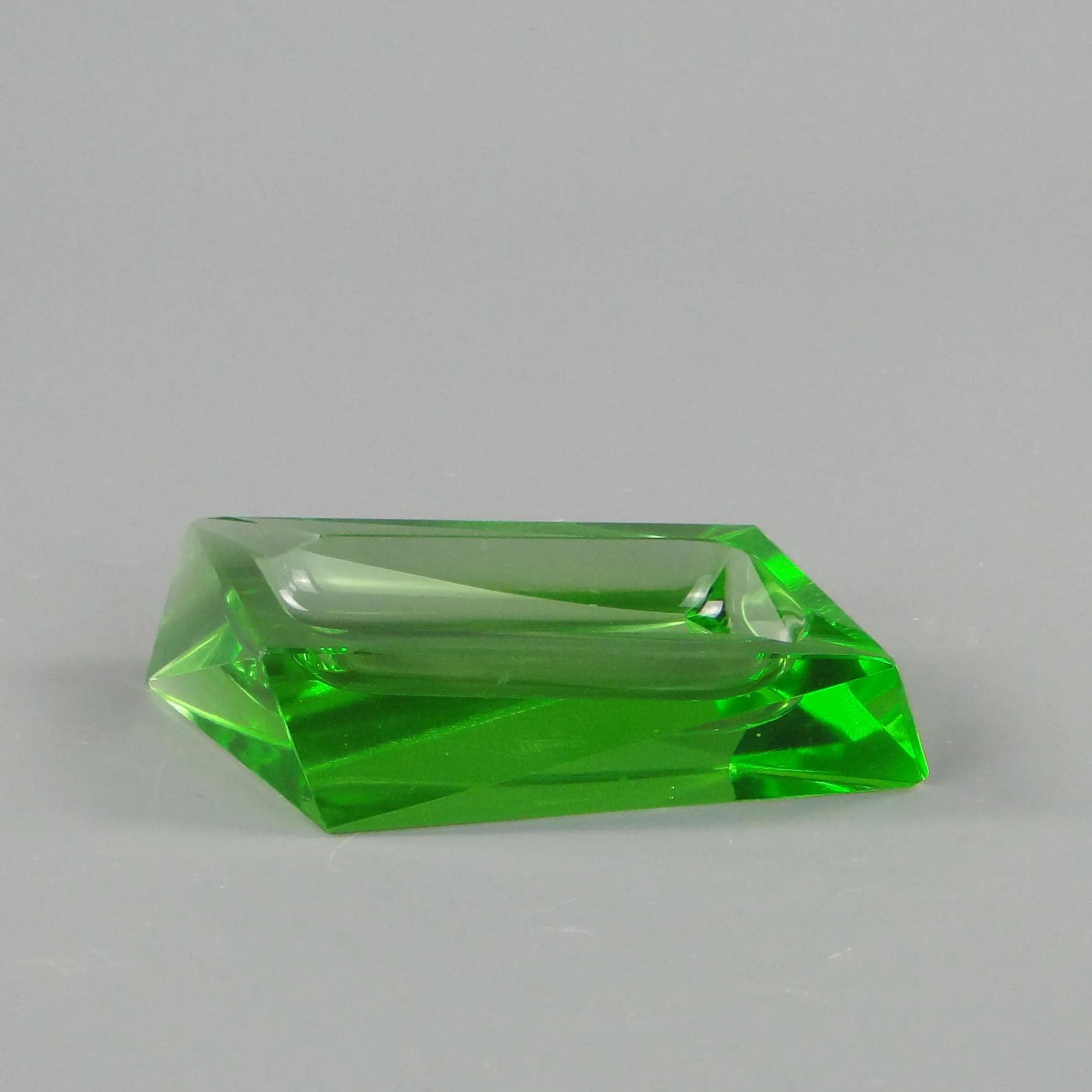 Popielniczka Art Deco, kryształ zielony, Moser, Czechy, lata 30. - 10987