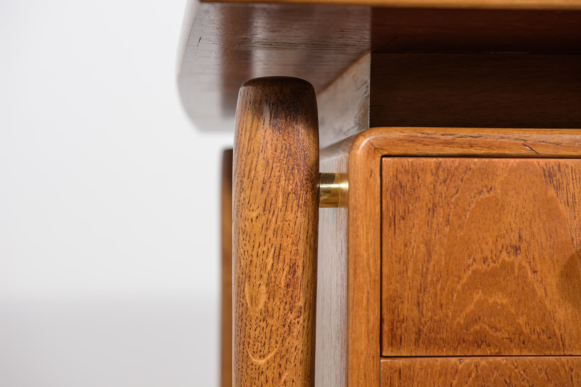 Biurko wolnostojące, dąb brązowy jasny, Dania, lata 60. - 168727