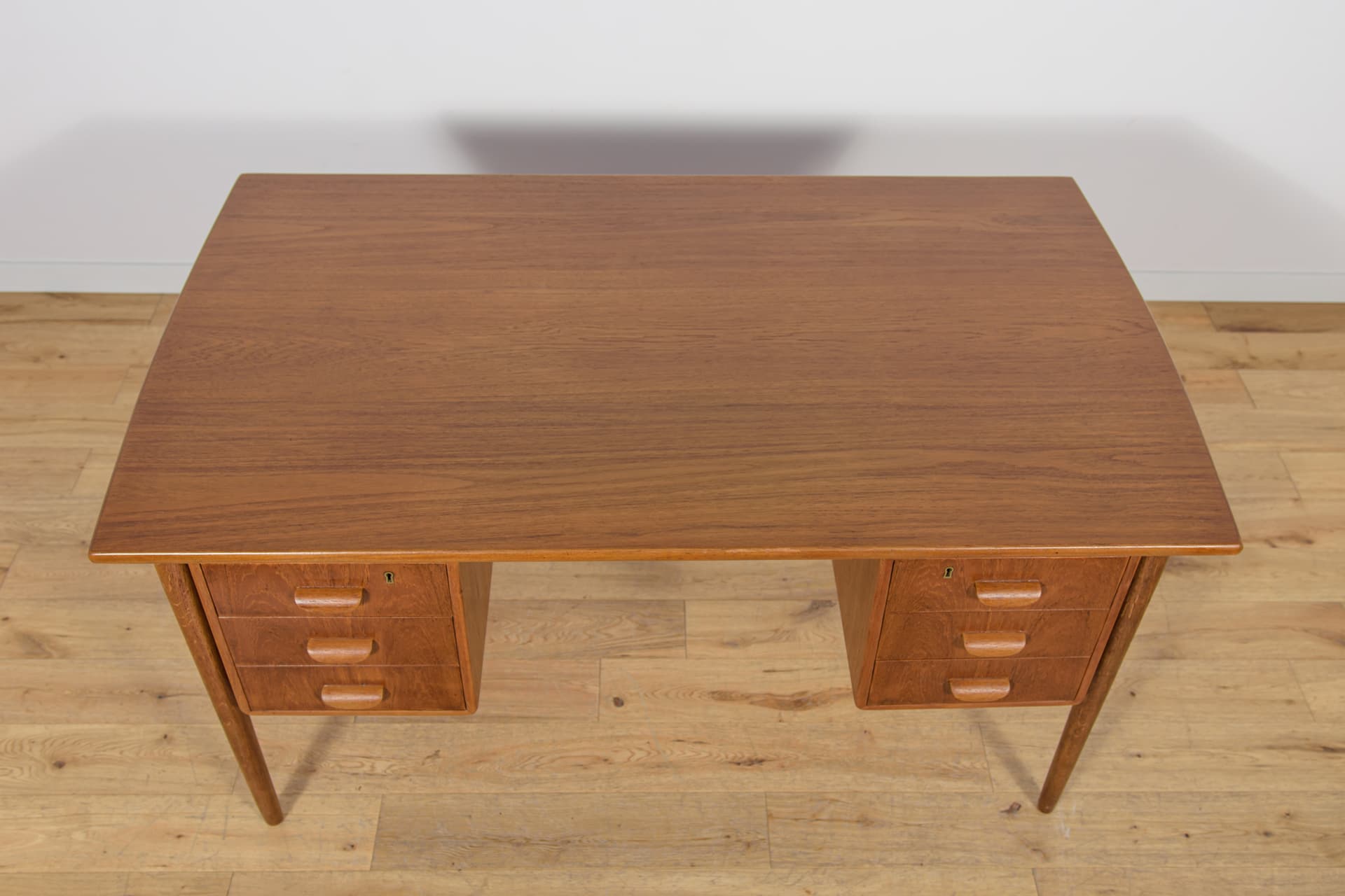 Biurko wolnostojące, dąb brązowy jasny, Dania, lata 60. - 168714