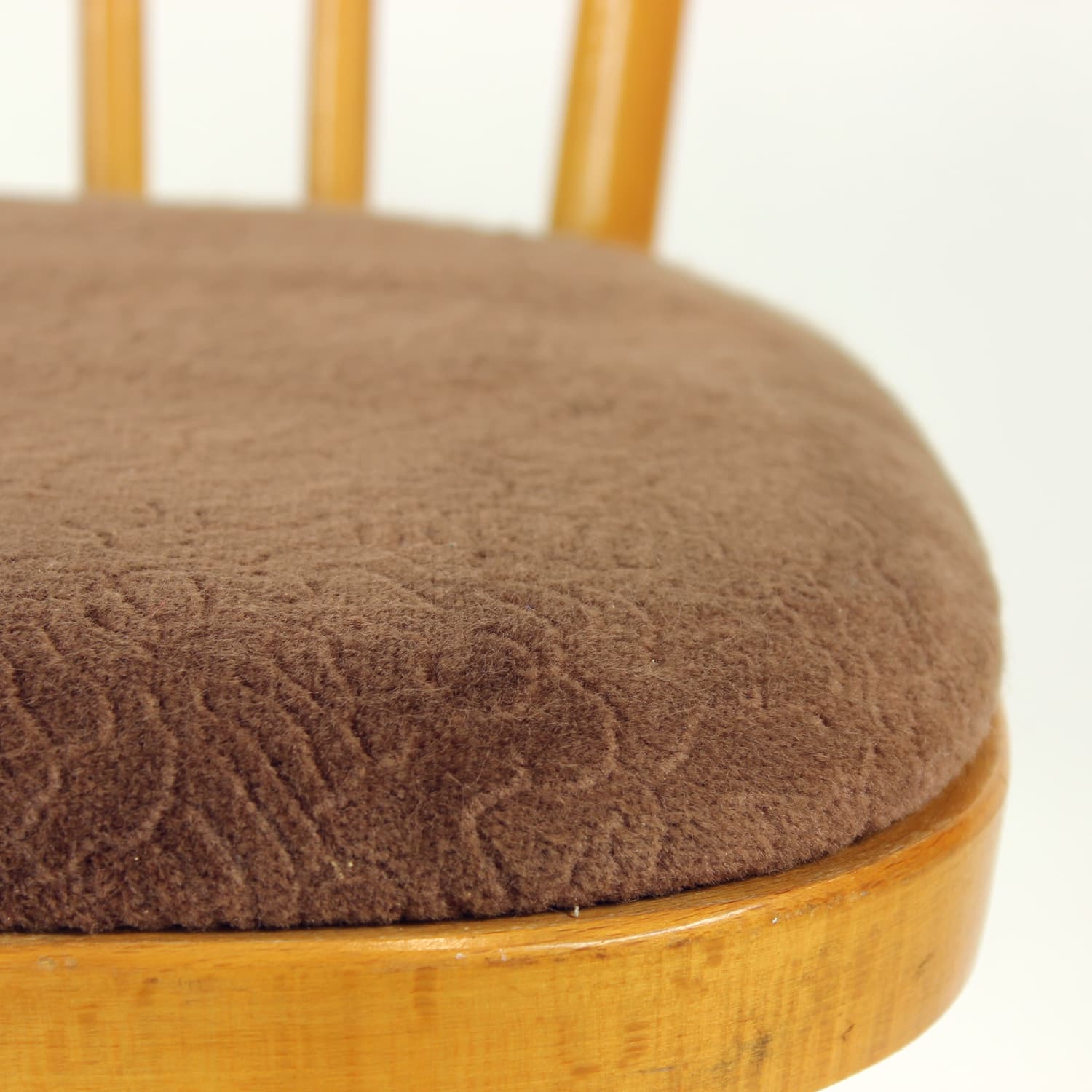 Zestaw czterech krzeseł do jadalni, dąb brązowy jasny, velvet brązowy, Tatra Nabytok, Czechosłowacja, lata 60. - 168735