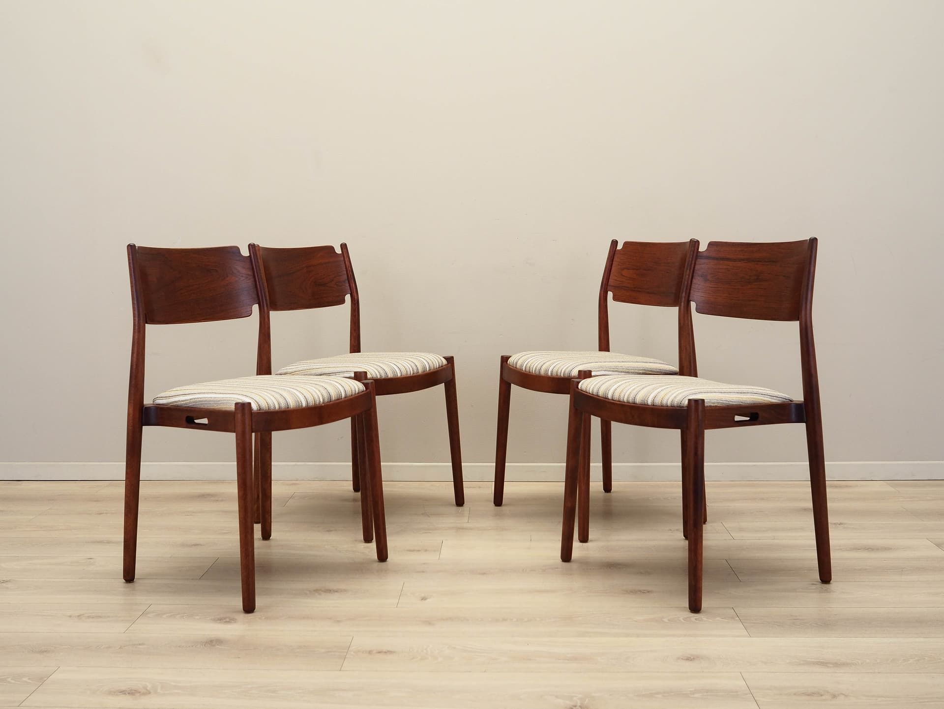 komplet czterech krzeseł, teak, mahoń brąz jasny, tkanina beżowa, Dania, lata 70. - 168830