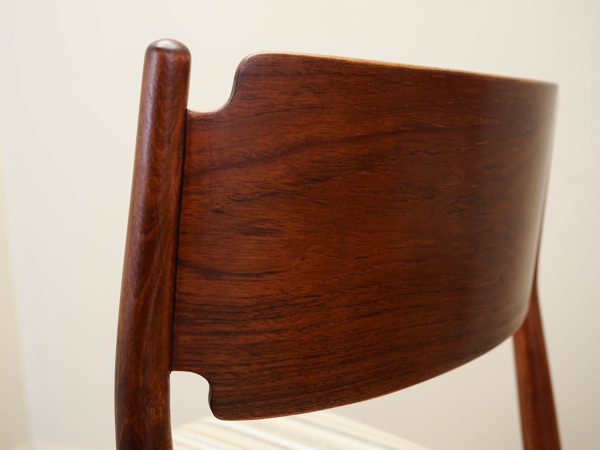 komplet czterech krzeseł, teak, mahoń brąz jasny, tkanina beżowa, Dania, lata 70. - 168836