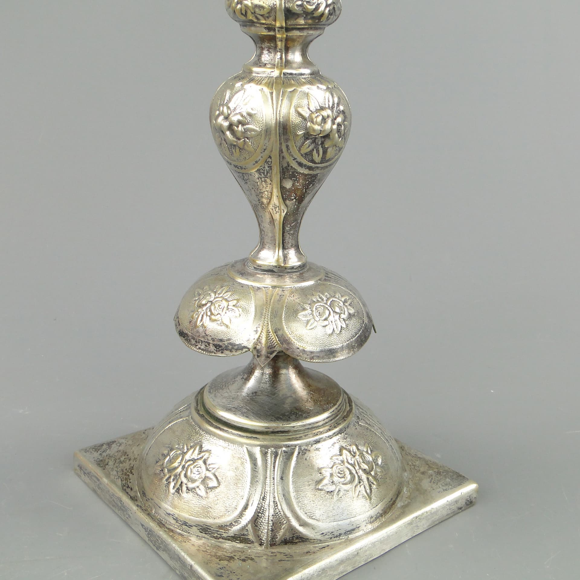 Świecznik stołowy, neoklasyczny, mosiądz srebrzony, Fraget, Polska, XIX w. - 169037