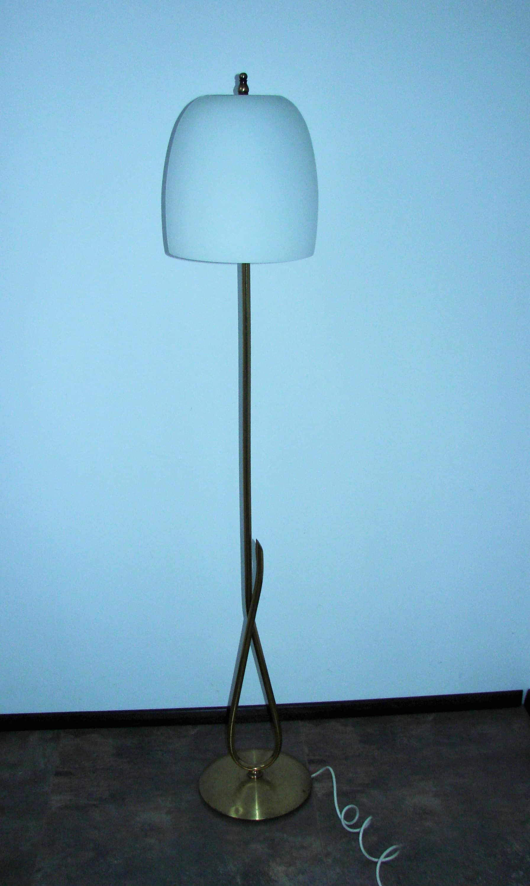 Lampa podłogowa Mid-Century, mosiądz biały, szkło, lata 50. - 169252