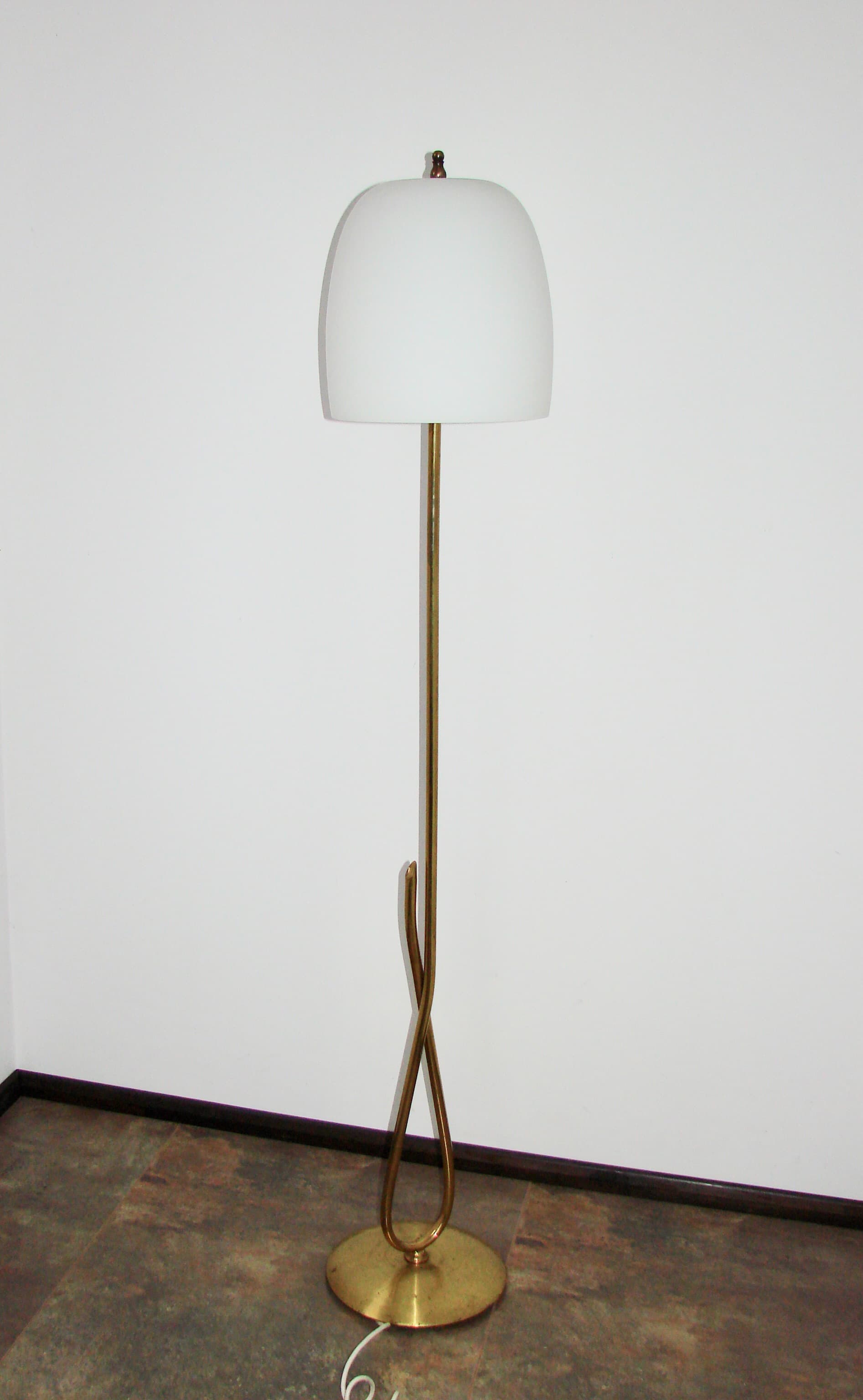 Lampa podłogowa Mid-Century, mosiądz biały, szkło, lata 50. - 169257