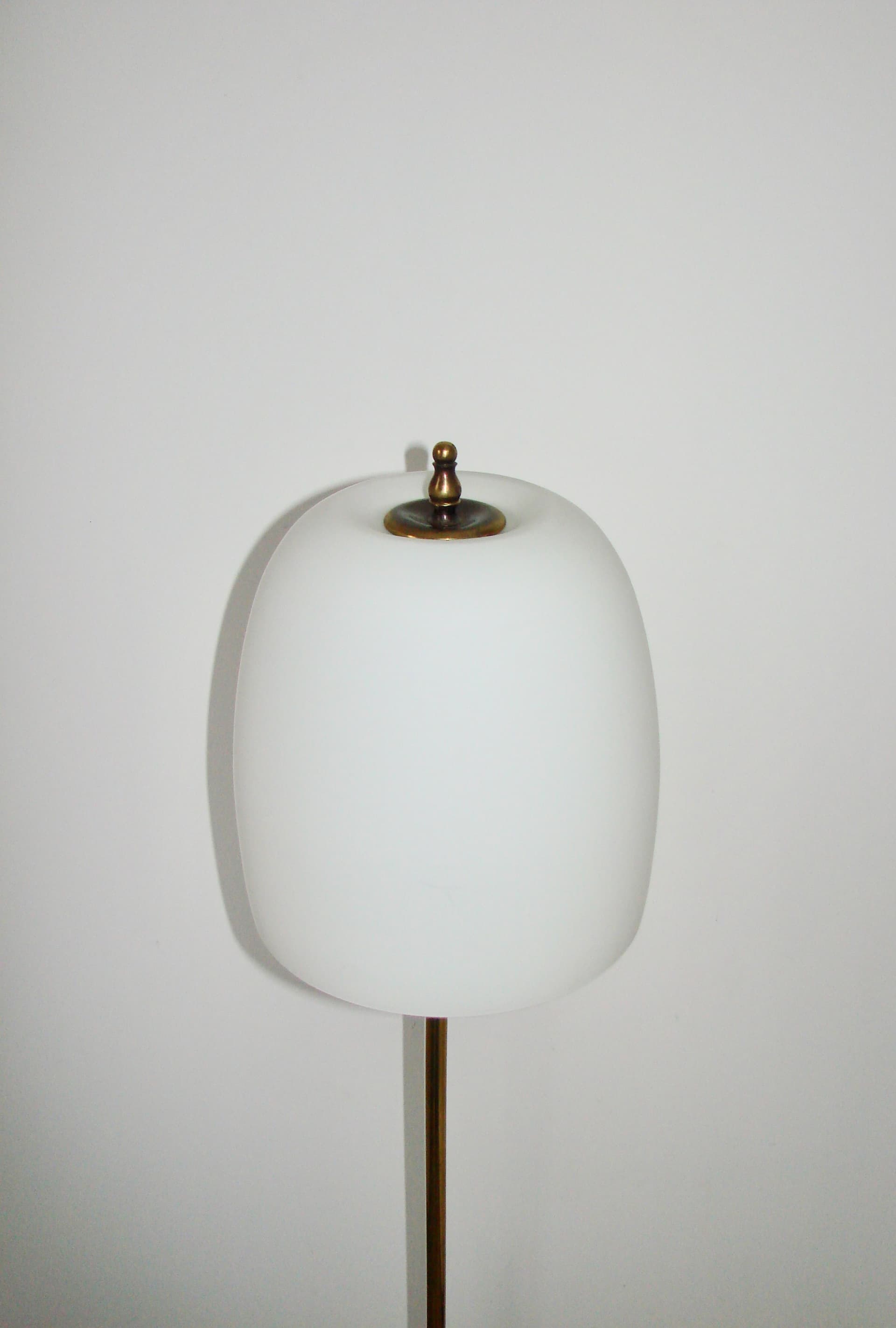 Lampa podłogowa Mid-Century, mosiądz biały, szkło, lata 50. - 169259