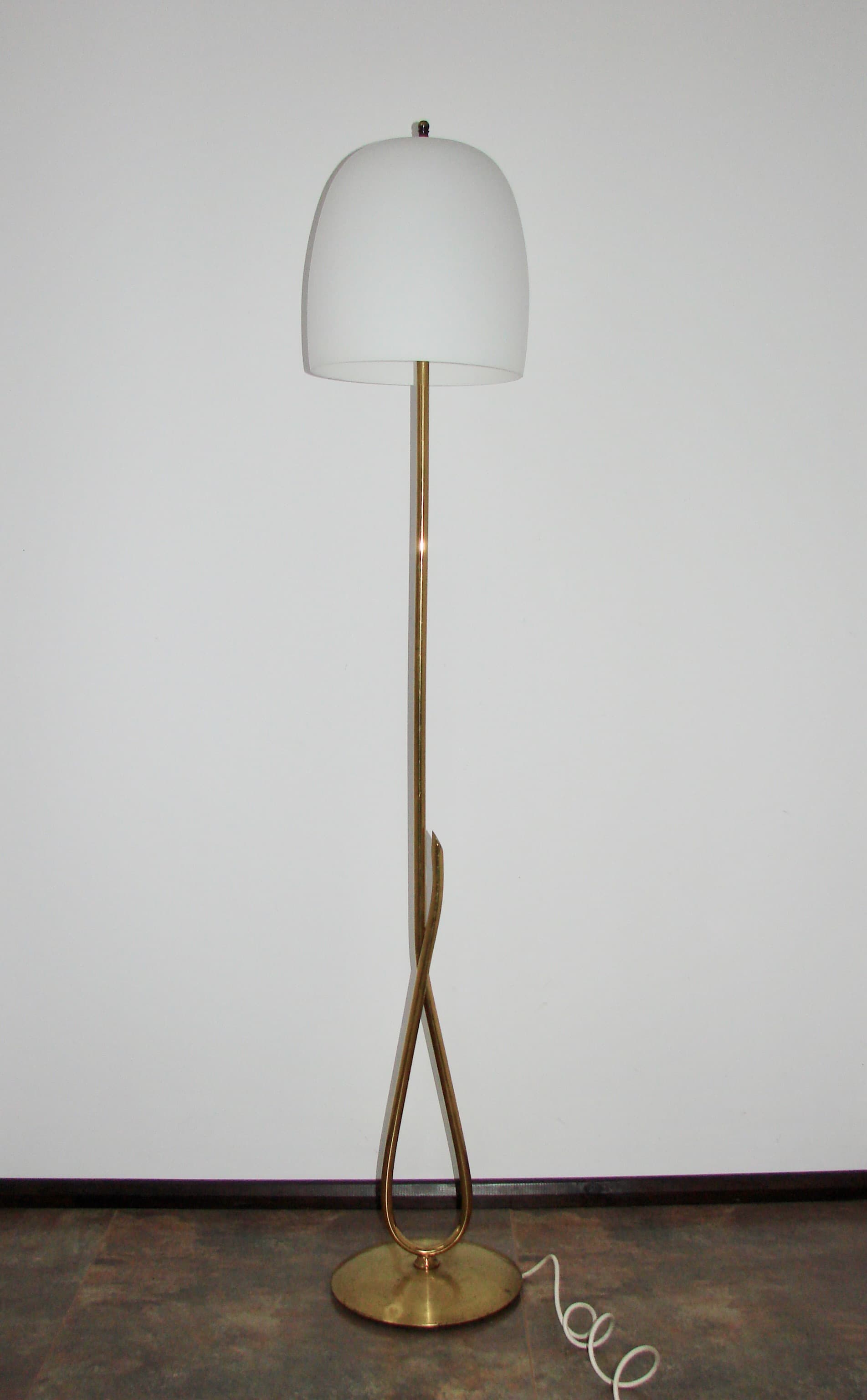 Lampa podłogowa Mid-Century, mosiądz biały, szkło, lata 50. - 169255