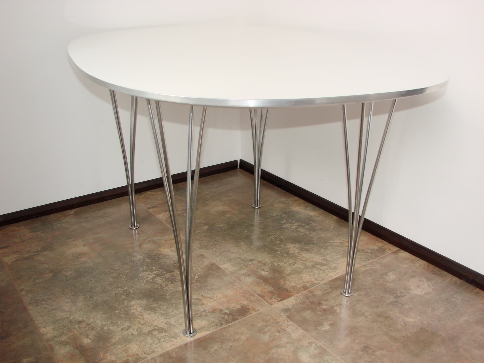 Stół Superellipse 130x90, biały laminat, Fritz Hansen, Dania, lata 90. - 169285