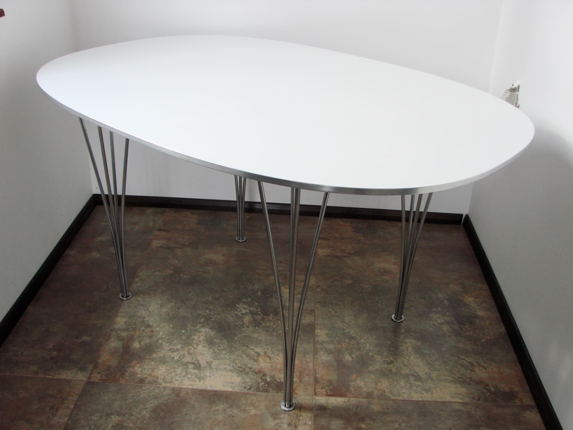 Stół Superellipse 130x90, biały laminat, Fritz Hansen, Dania, lata 90. - 169284