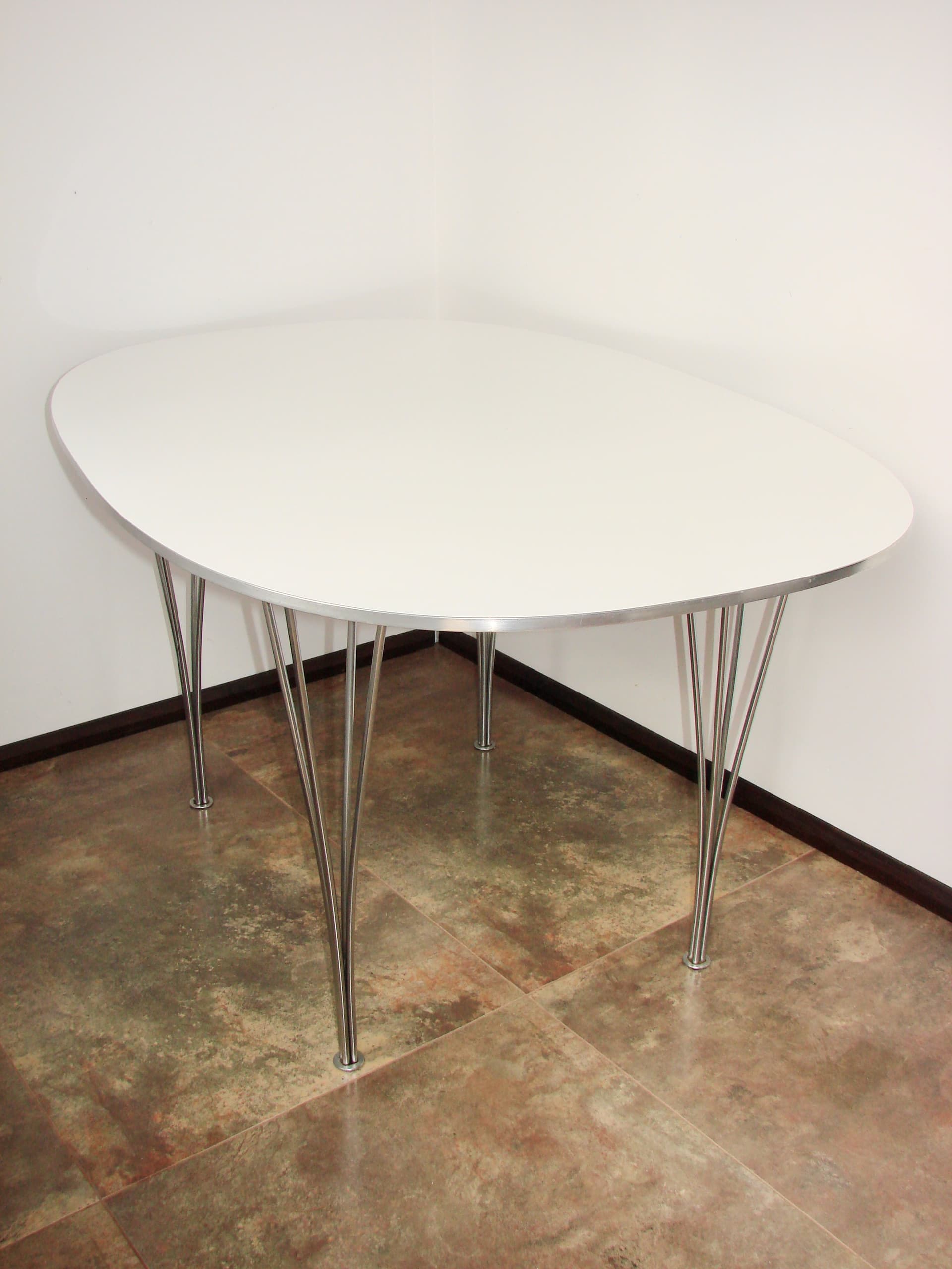 Stół Superellipse 130x90, biały laminat, Fritz Hansen, Dania, lata 90. - 169280