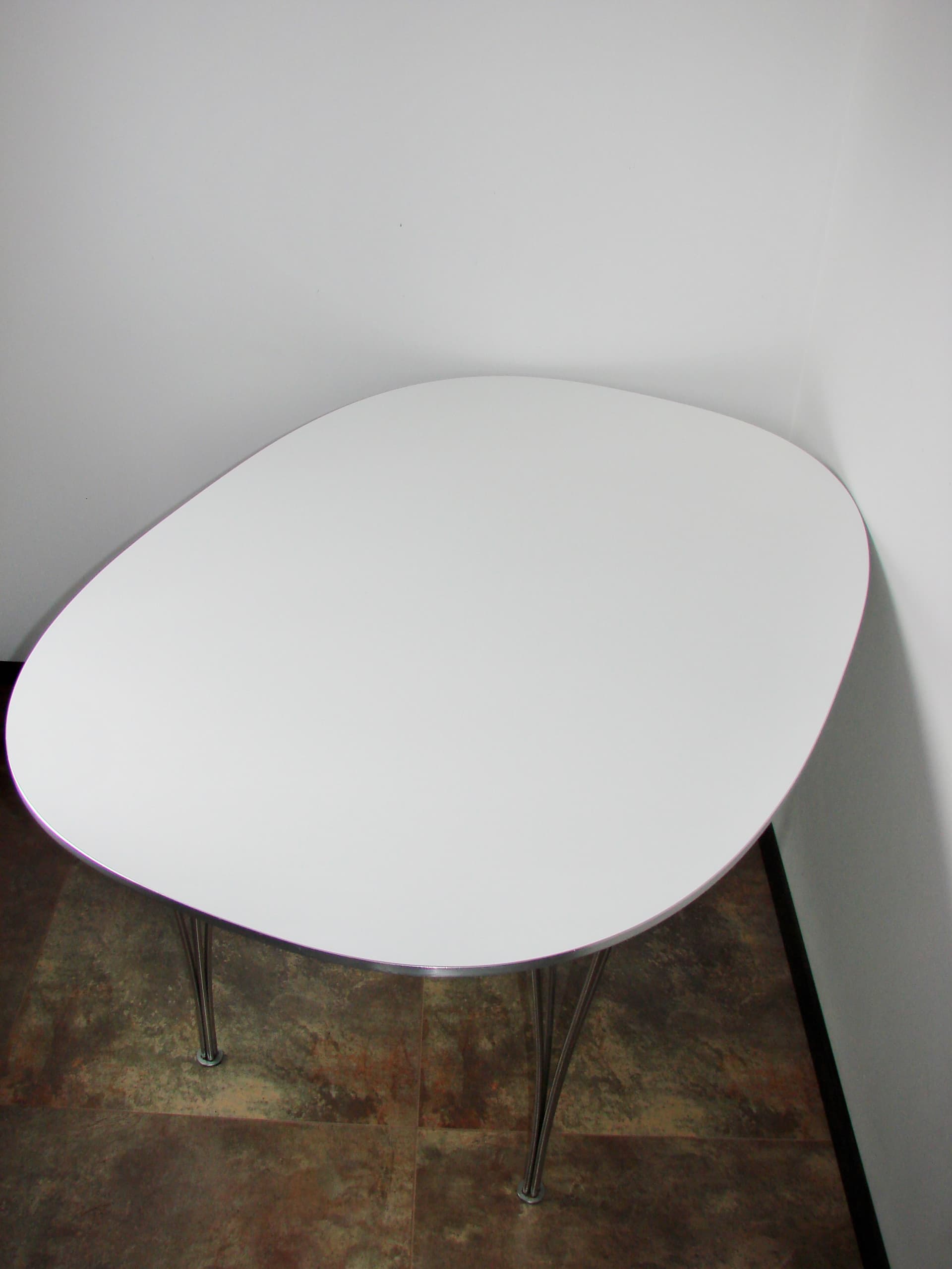 Stół Superellipse 130x90, biały laminat, Fritz Hansen, Dania, lata 90. - 169282