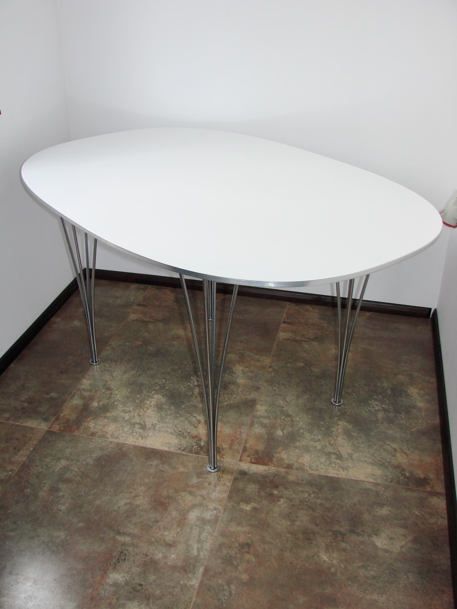 Stół Superellipse 130x90, biały laminat, Fritz Hansen, Dania, lata 90. - 169275