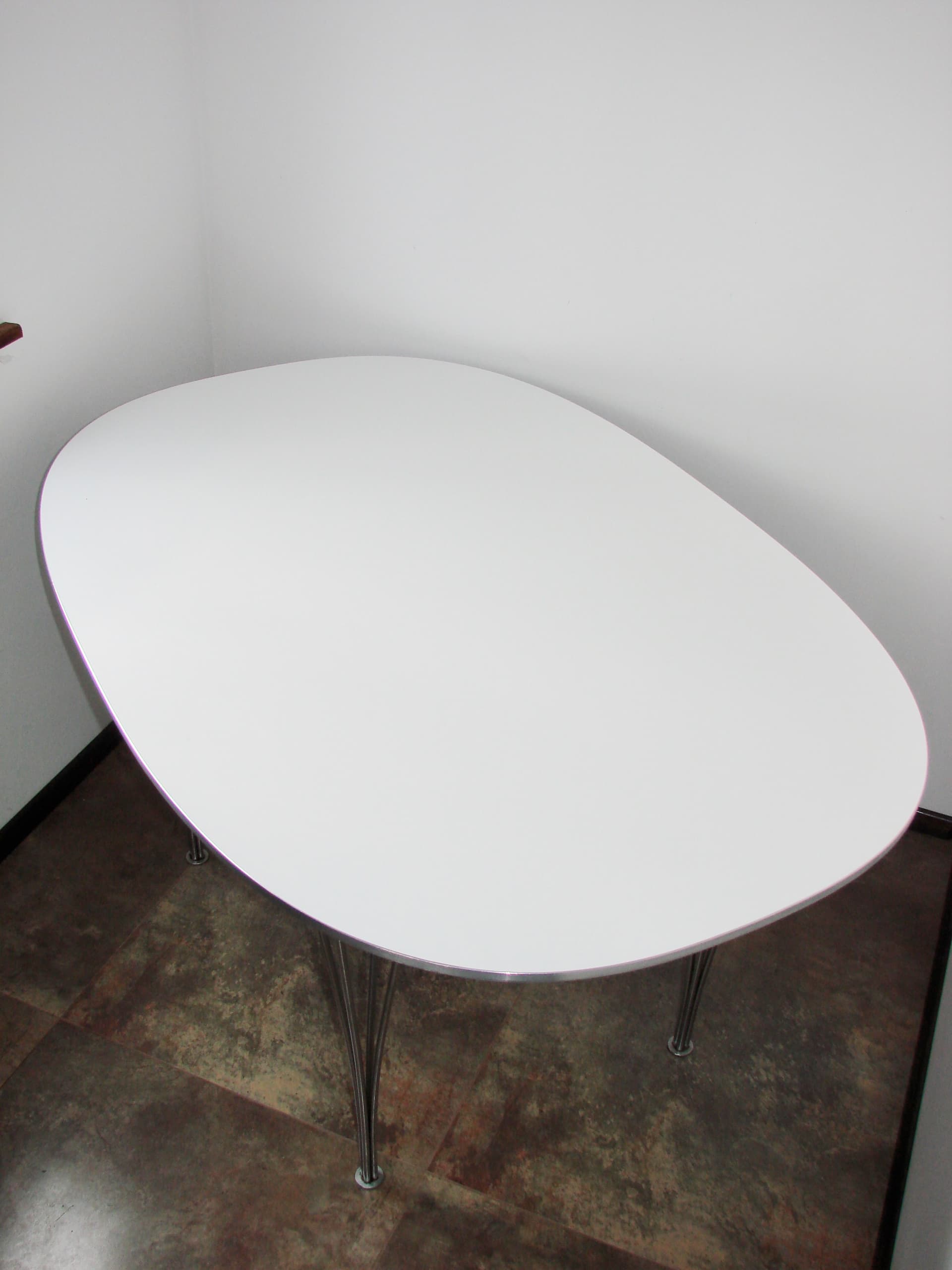 Stół Superellipse 130x90, biały laminat, Fritz Hansen, Dania, lata 90. - 169276
