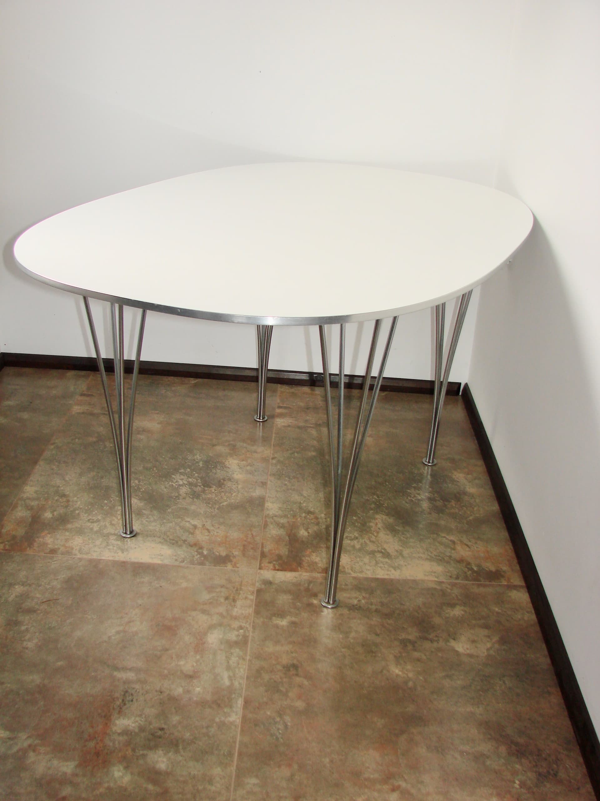 Stół Superellipse 130x90, biały laminat, Fritz Hansen, Dania, lata 90. - 169281