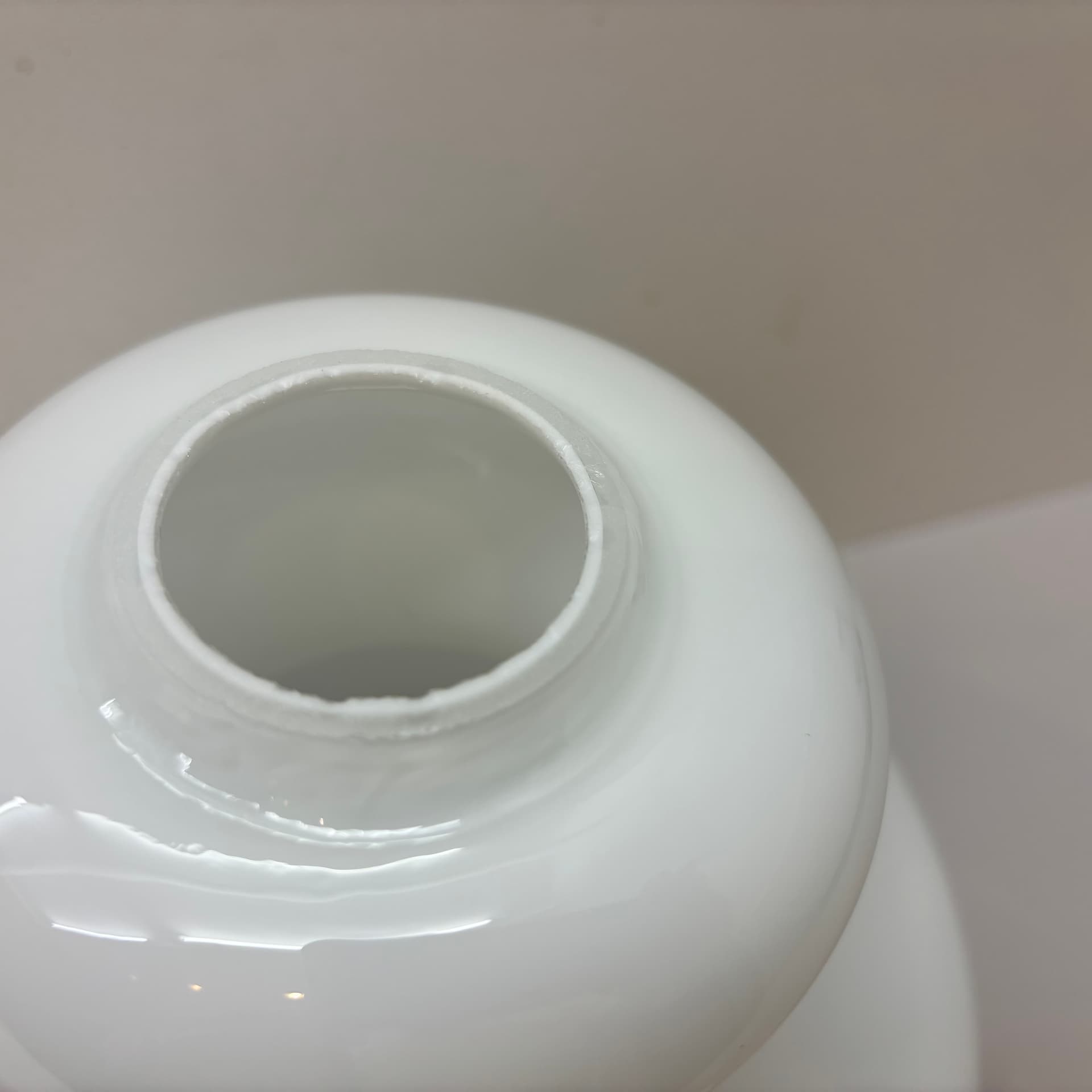 Lampka nocna Space Age, szkło opalowe, plastik czerwony, Niemcy, lata 70. - 169292