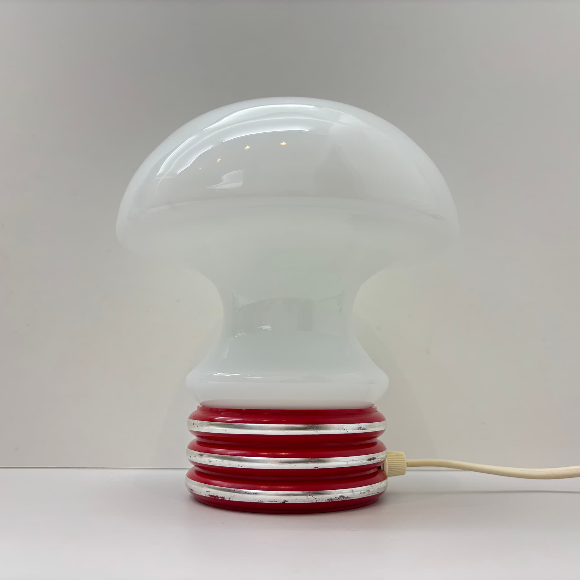 Lampka nocna Space Age, szkło opalowe, plastik czerwony, Niemcy, lata 70. - 169288