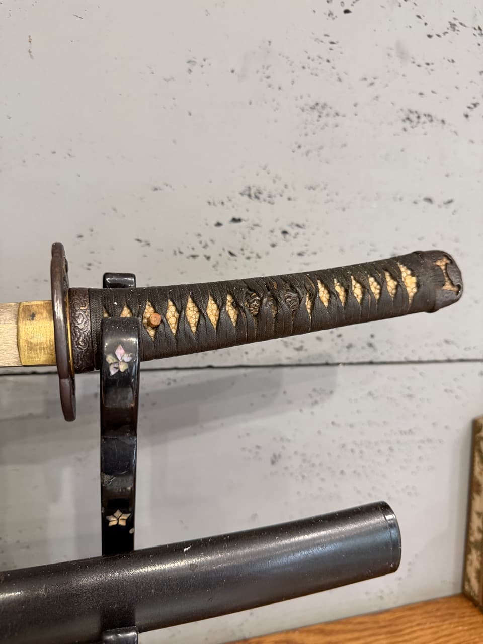 Miecz katana Echizen Kuni ju Masatoshi, czarny, żelazo lakierowane drewno, Japonia, XVII w. - 169449