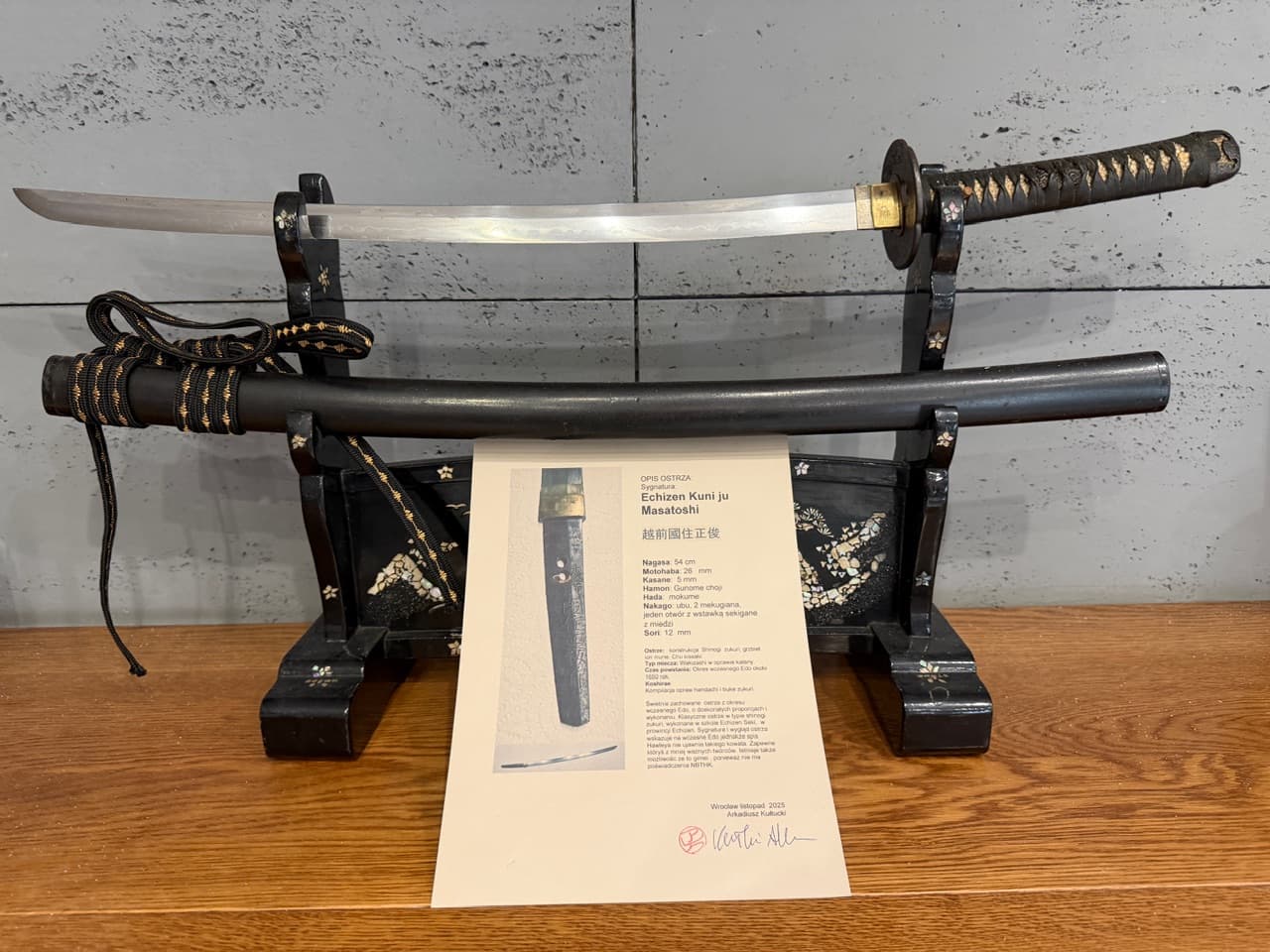 Miecz katana Echizen Kuni ju Masatoshi, czarny, żelazo lakierowane drewno, Japonia, XVII w. - 169447