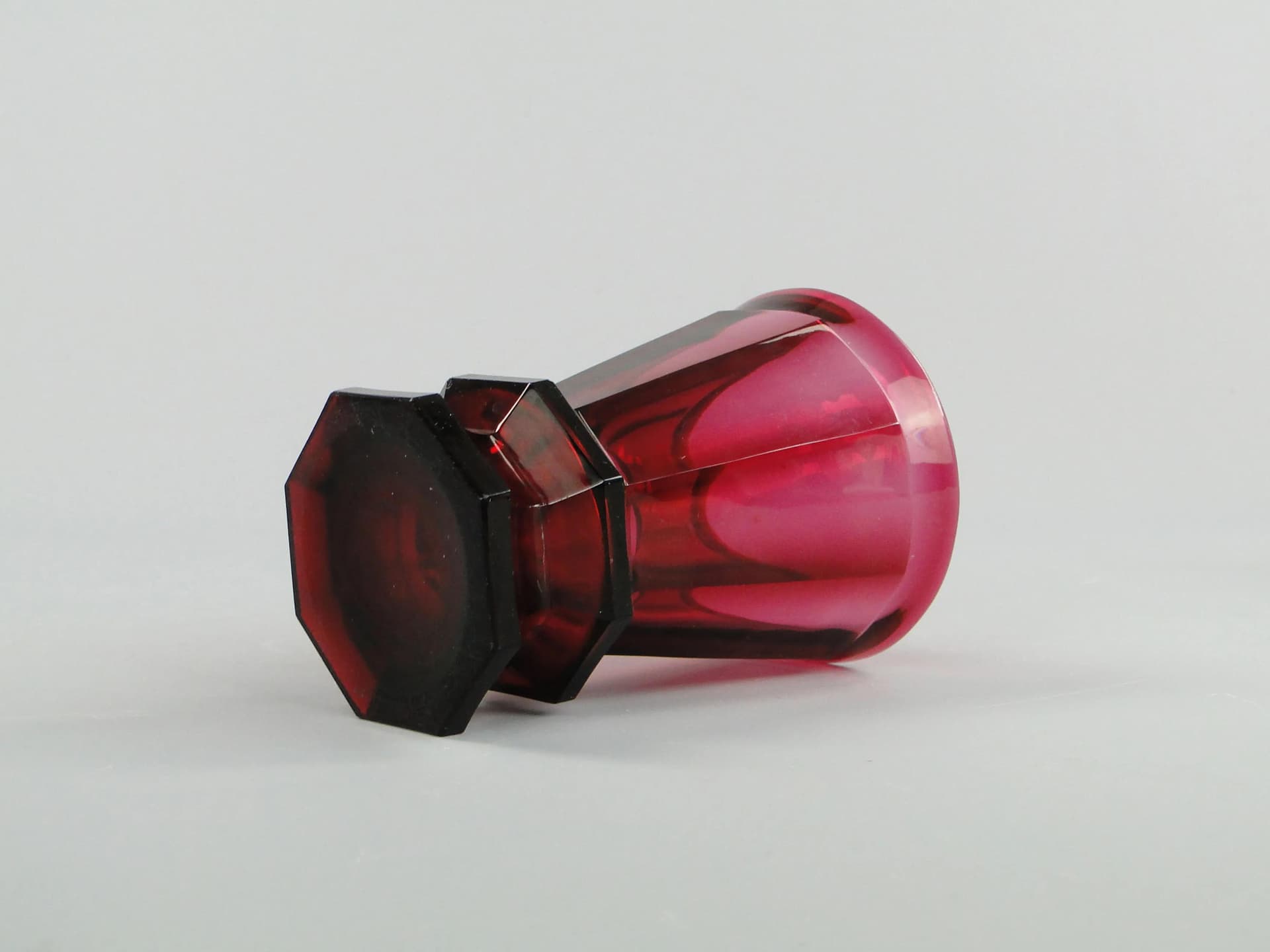 Beaker Biedermeier, ruby crystal, Austria-Hungary, 19th c. - 11182