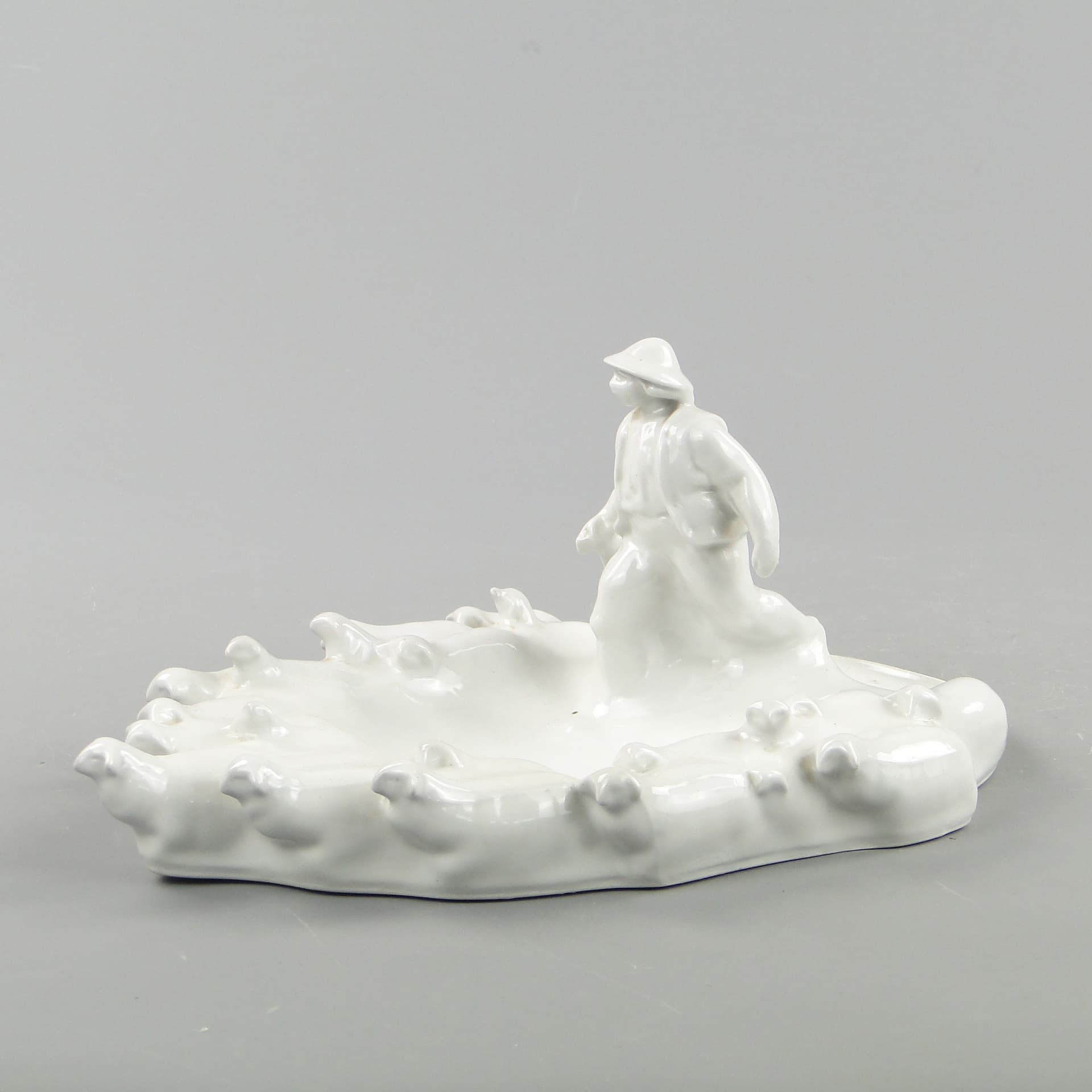 Cardholder Juhas na hali, white porcelain, by F. Kalfas, Ćmielów, Poland, 1940s. - 169727