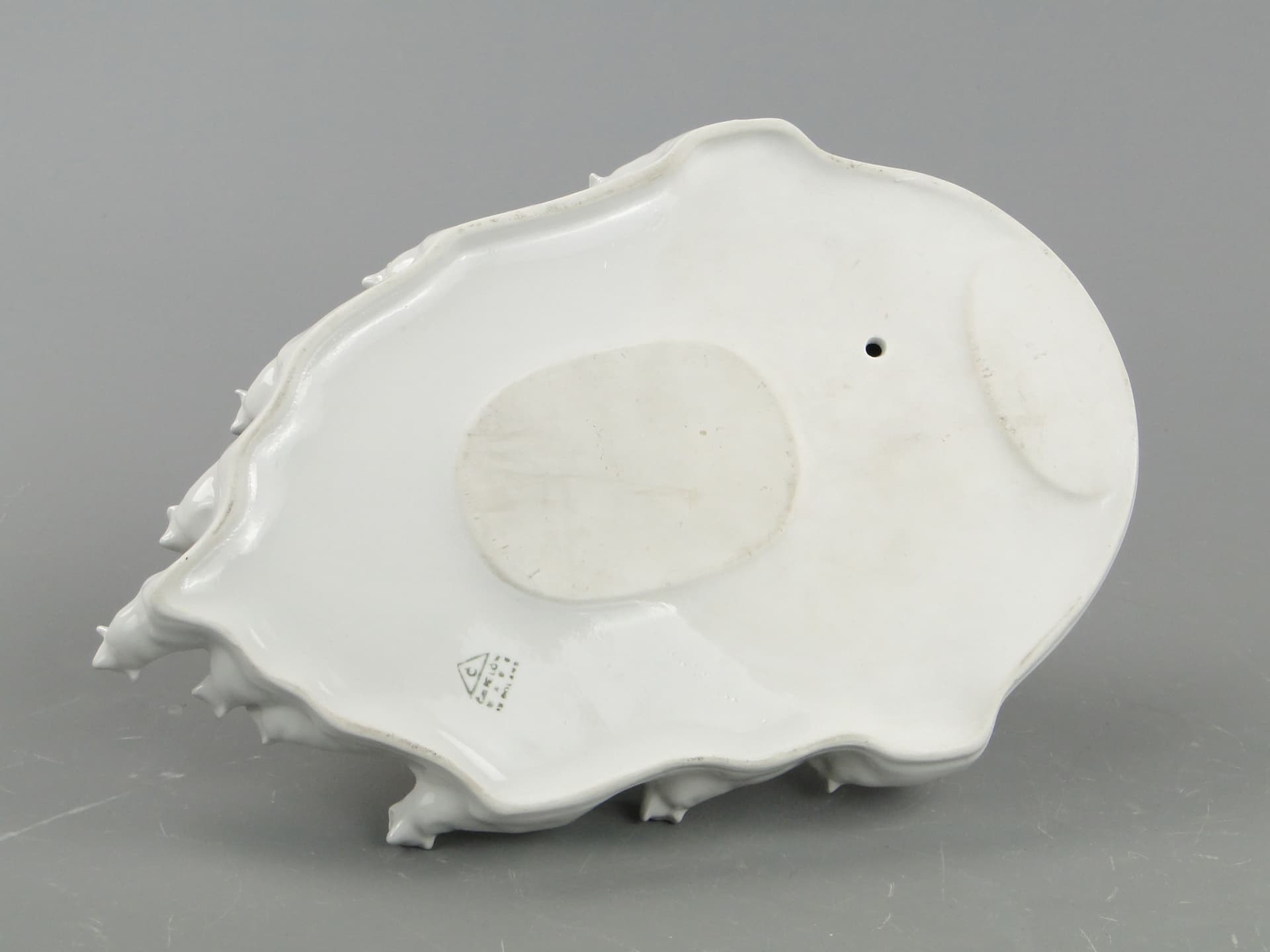 Cardholder Juhas na hali, white porcelain, by F. Kalfas, Ćmielów, Poland, 1940s. - 169724
