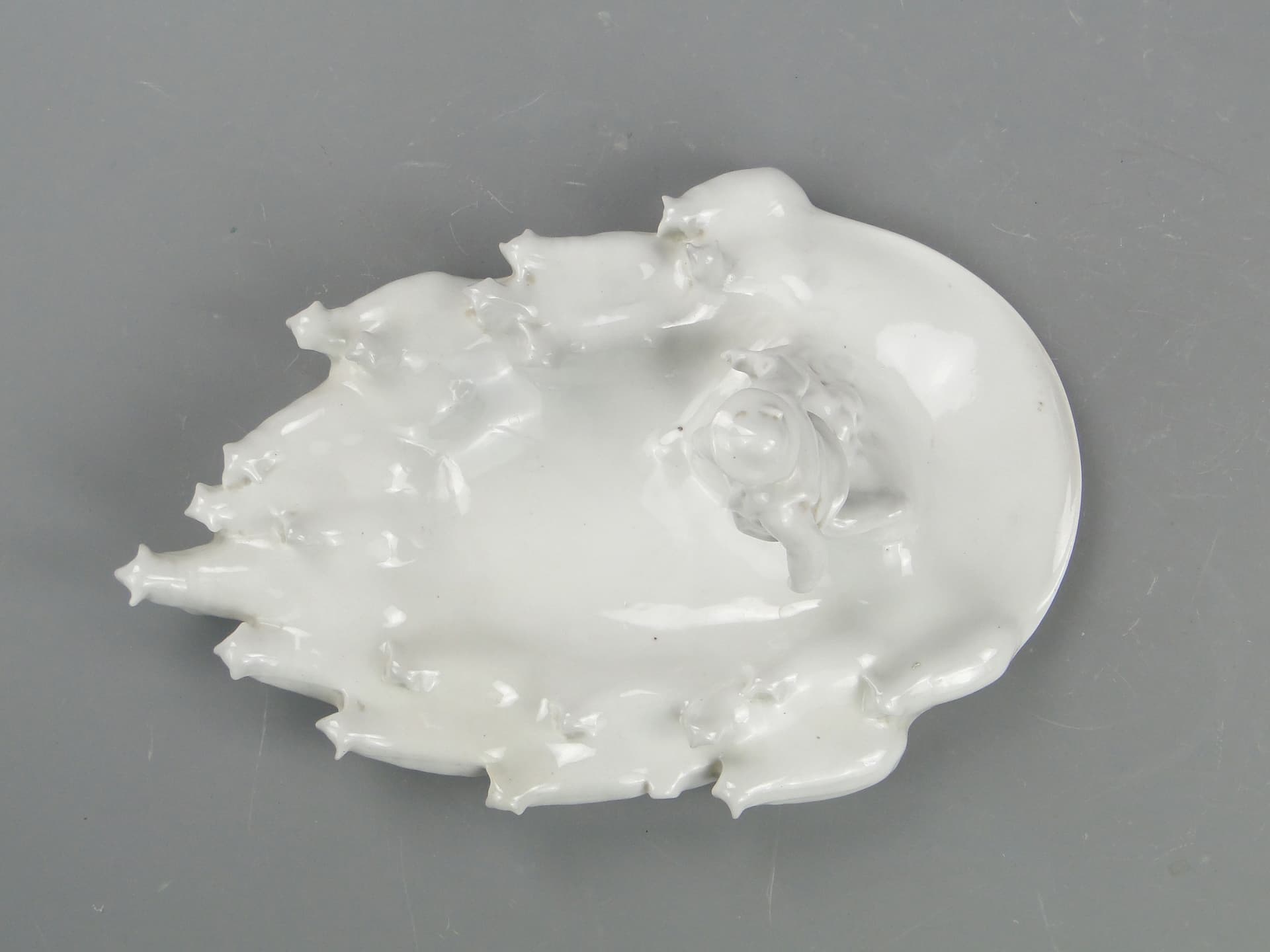 Cardholder Juhas na hali, white porcelain, by F. Kalfas, Ćmielów, Poland, 1940s. - 169719