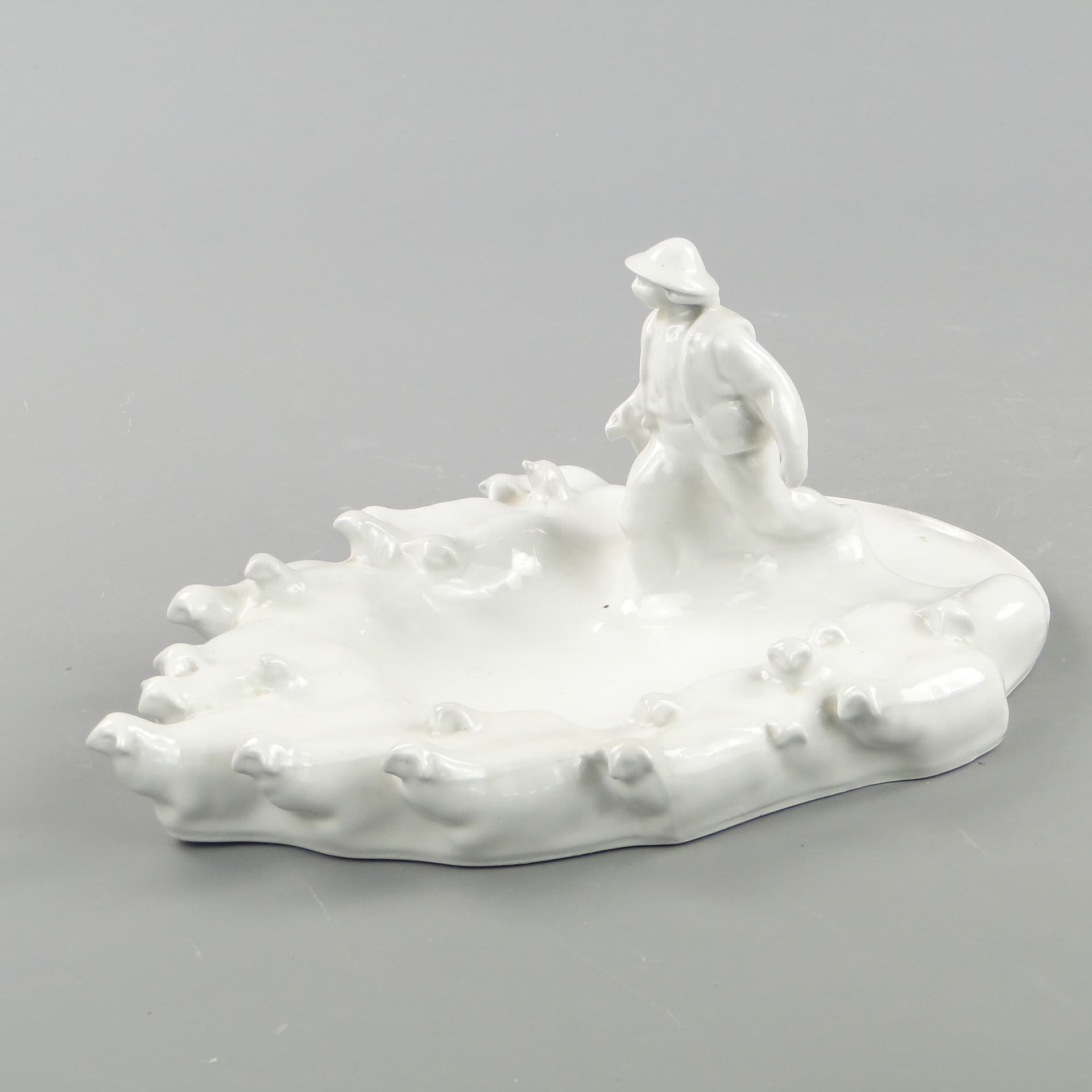 Cardholder Juhas na hali, white porcelain, by F. Kalfas, Ćmielów, Poland, 1940s. - 169725