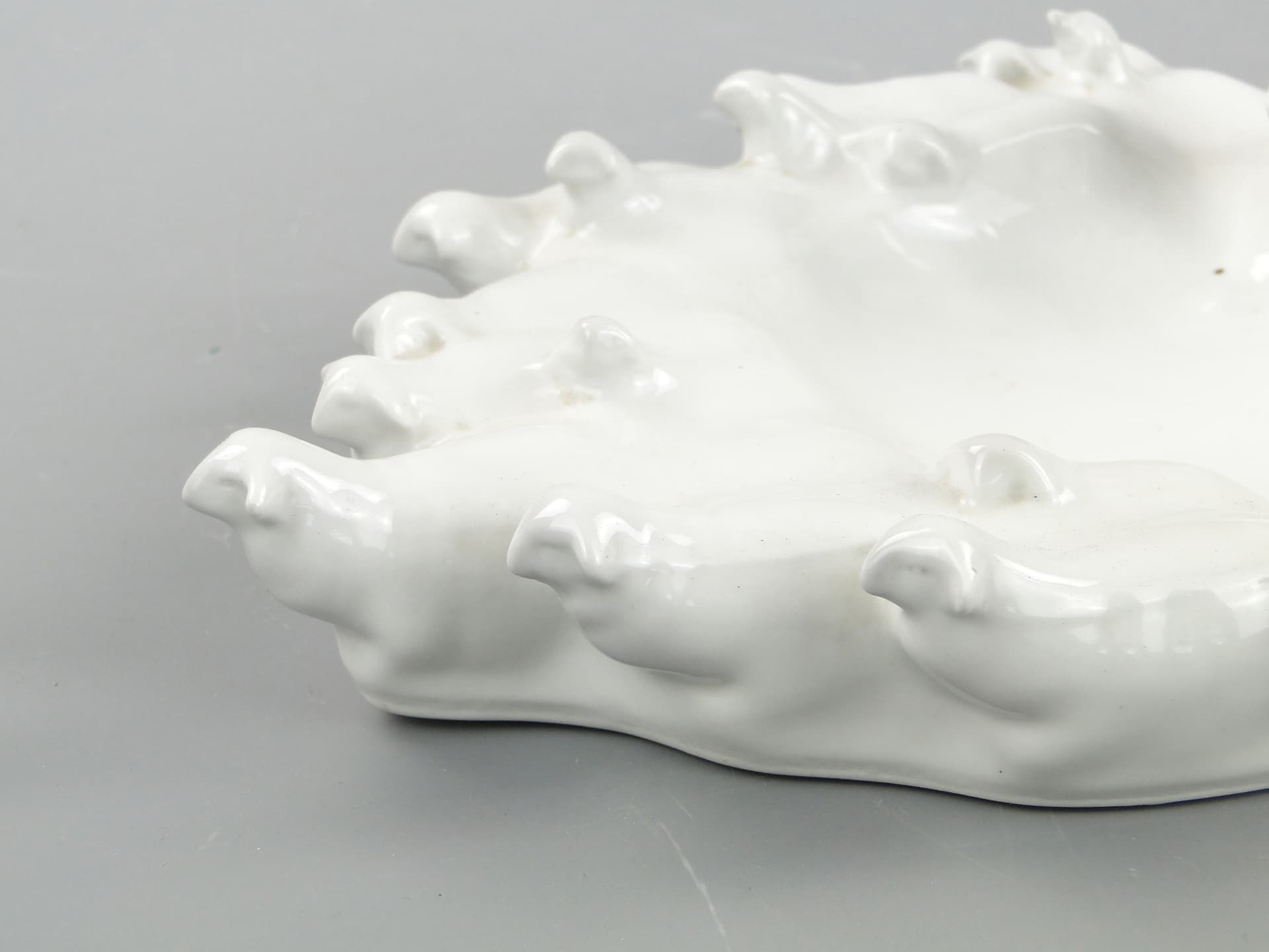 Cardholder Juhas na hali, white porcelain, by F. Kalfas, Ćmielów, Poland, 1940s. - 169718