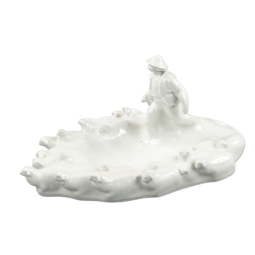 Cardholder Juhas na hali, white porcelain, by F. Kalfas, Ćmielów, Poland, 1940s.