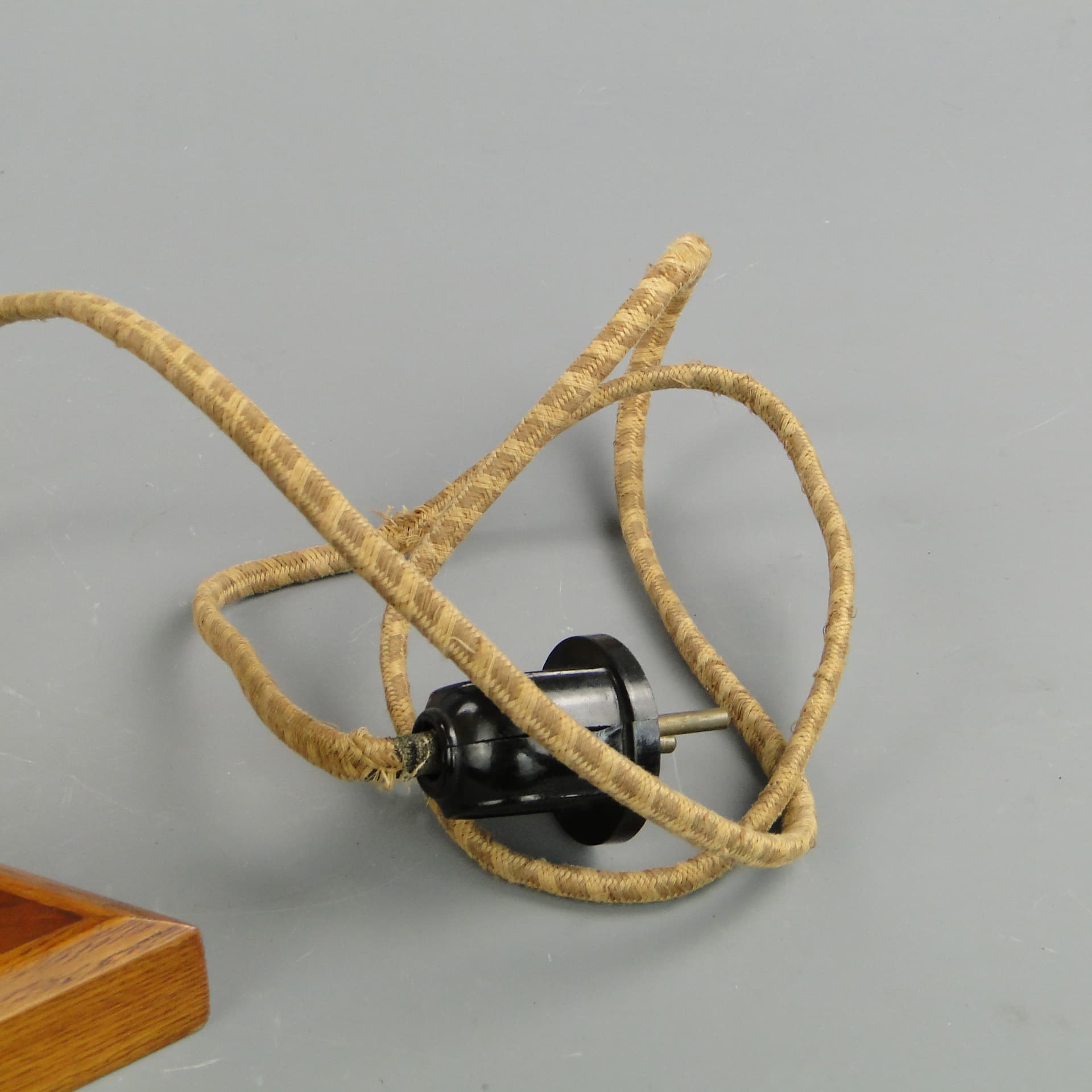 Lampa nocna Art déco, szkło kość słoniowa, mahoń, stal niklowana, Polska, lata 30. - 169754