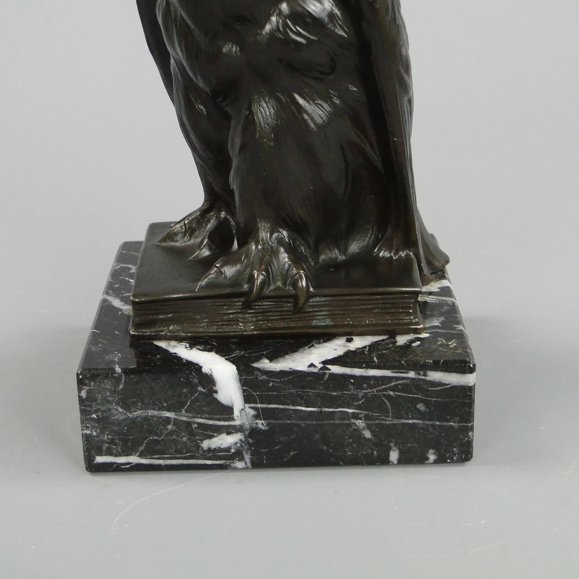 Figura sowy, art déco, metal brązowy ciemny, marmur czarny, Austria, lata 20. - 11151