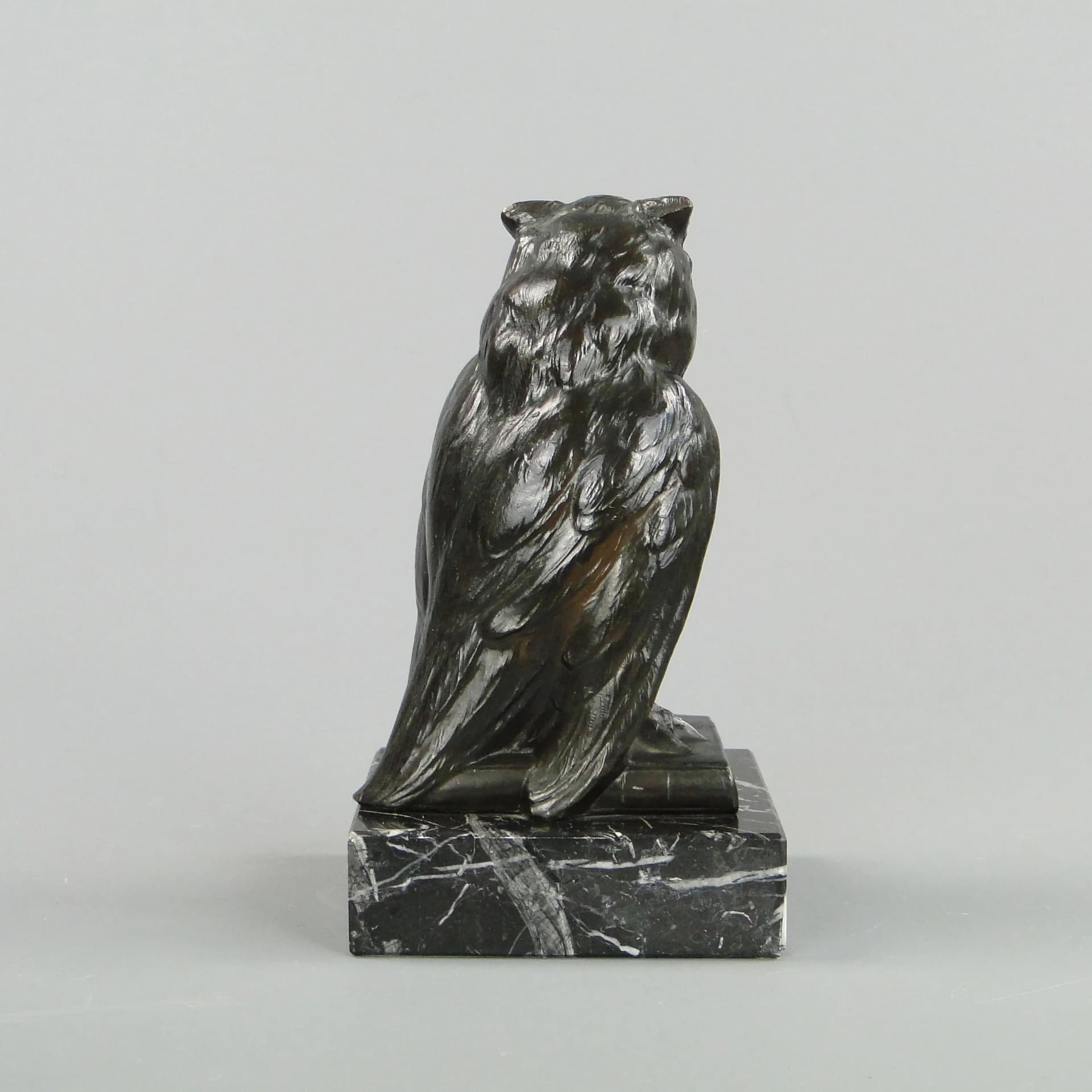 Figura sowy, art déco, metal brązowy ciemny, marmur czarny, Austria, lata 20. - 11153