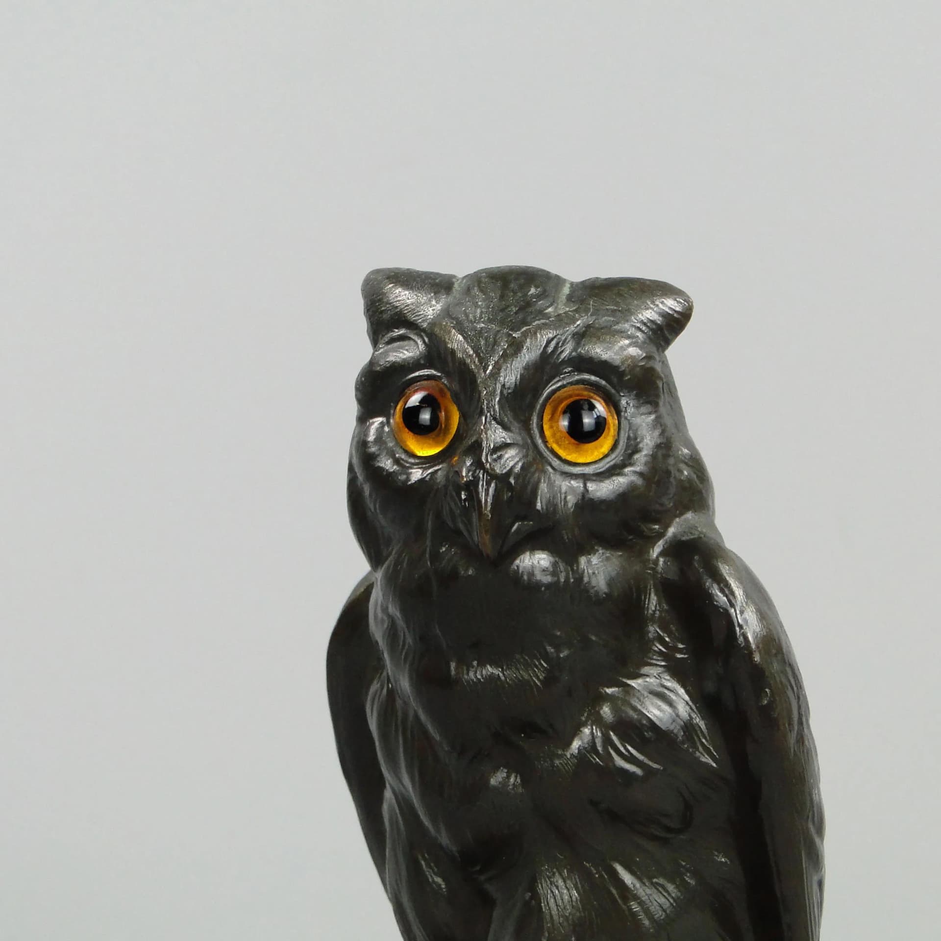 Figura sowy, art déco, metal brązowy ciemny, marmur czarny, Austria, lata 20. - 11150