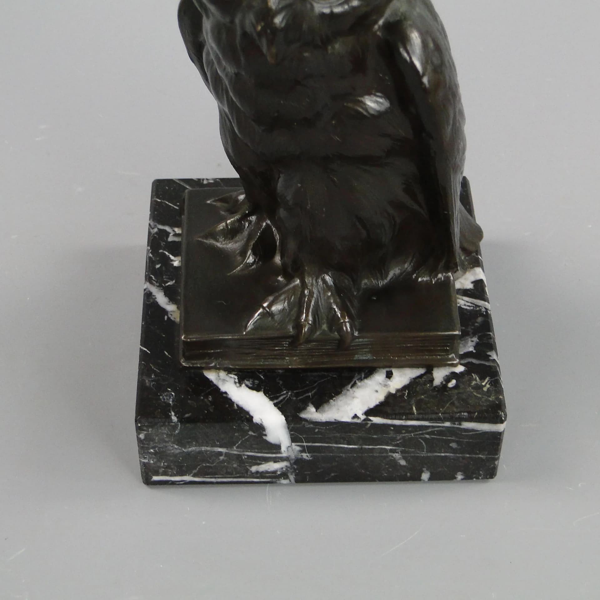 Figura sowy, art déco, metal brązowy ciemny, marmur czarny, Austria, lata 20. - 11156