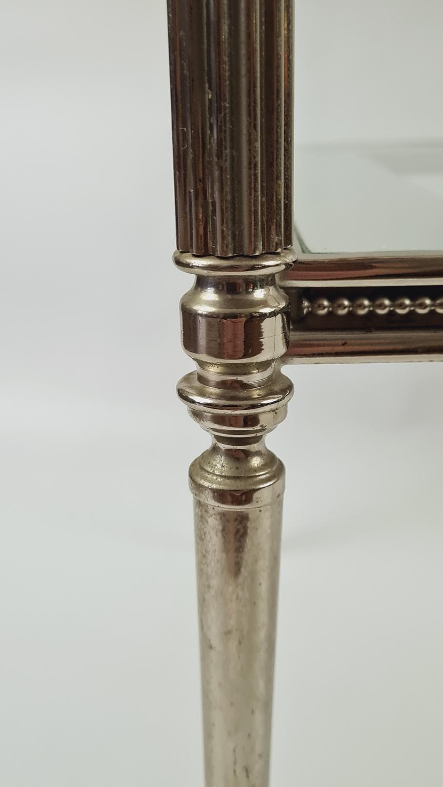 Stolik pomocniczy, srebro, mosiądz platerowany srebrem, szkło eglomise, Francja, lata 50. - 170153