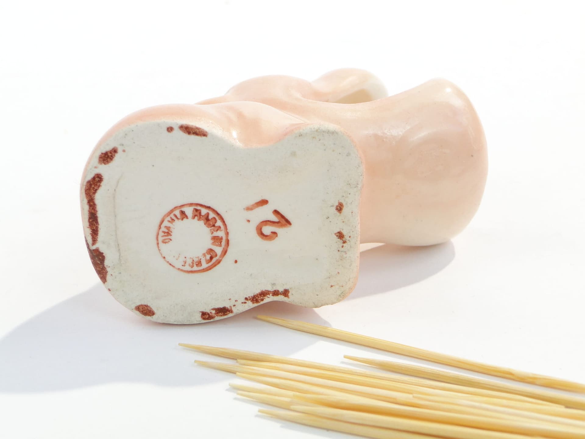 Wykałacznik Art déco, ceramika różowa, Czechosłowacja, lata 30. - 170184