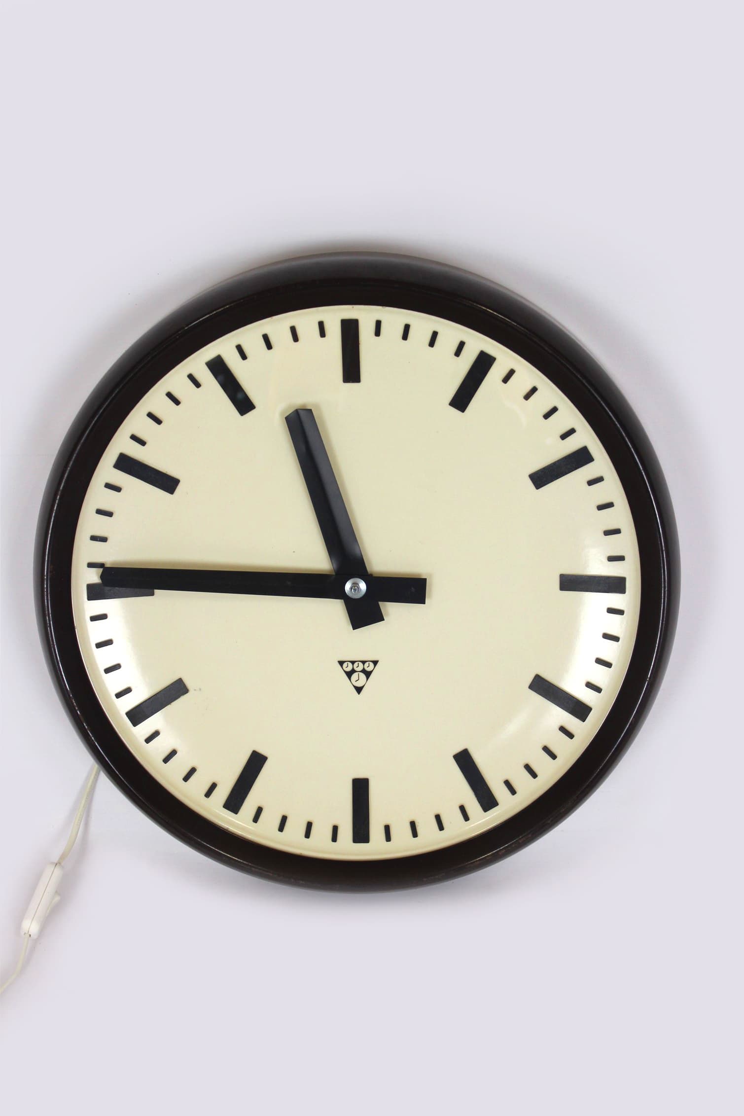 Lampa ścienna dworcowa, Pragotron, bakelit ciemnobrązowy, Czechosłowacja, lata 50. - 170234