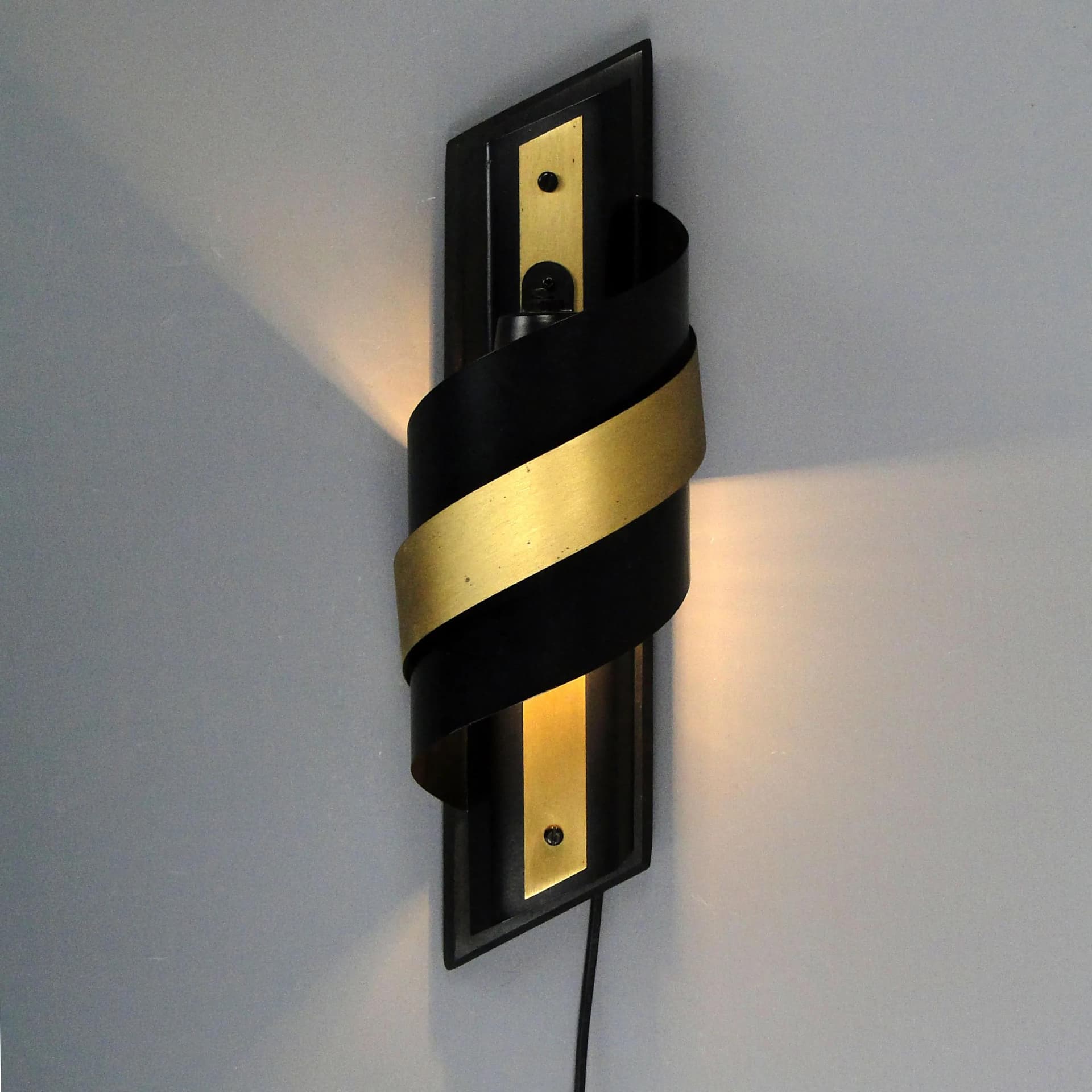 Kinkiet modernistyczny, drewno czarne, aluminium czarne, mosiądz, Polska, lata 80. - 11103