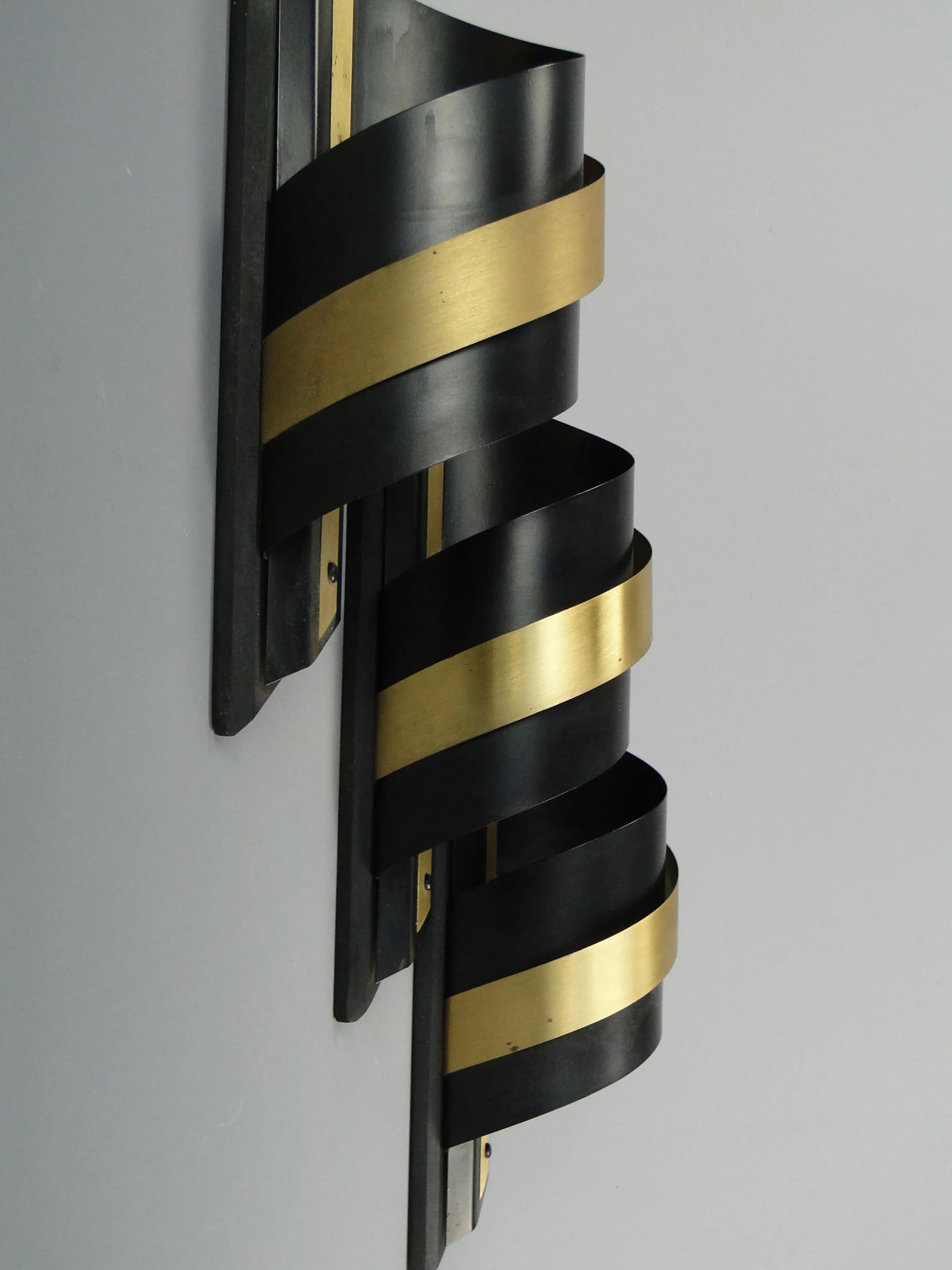 Kinkiet modernistyczny, drewno czarne, aluminium czarne, mosiądz, Polska, lata 80. - 11099
