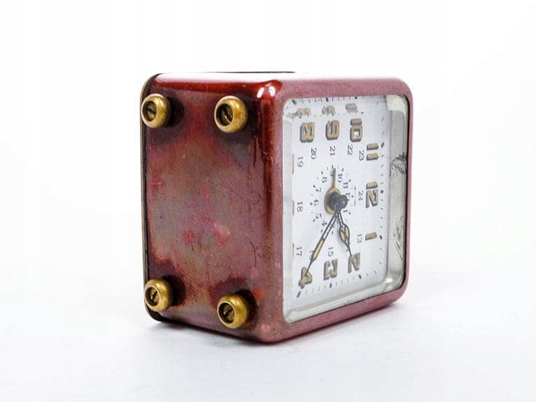 Miniaturowy zegar podróżny Art Nouveau, czerwona emalia, mosiądz, Niemcy, XIX wiek - 170532