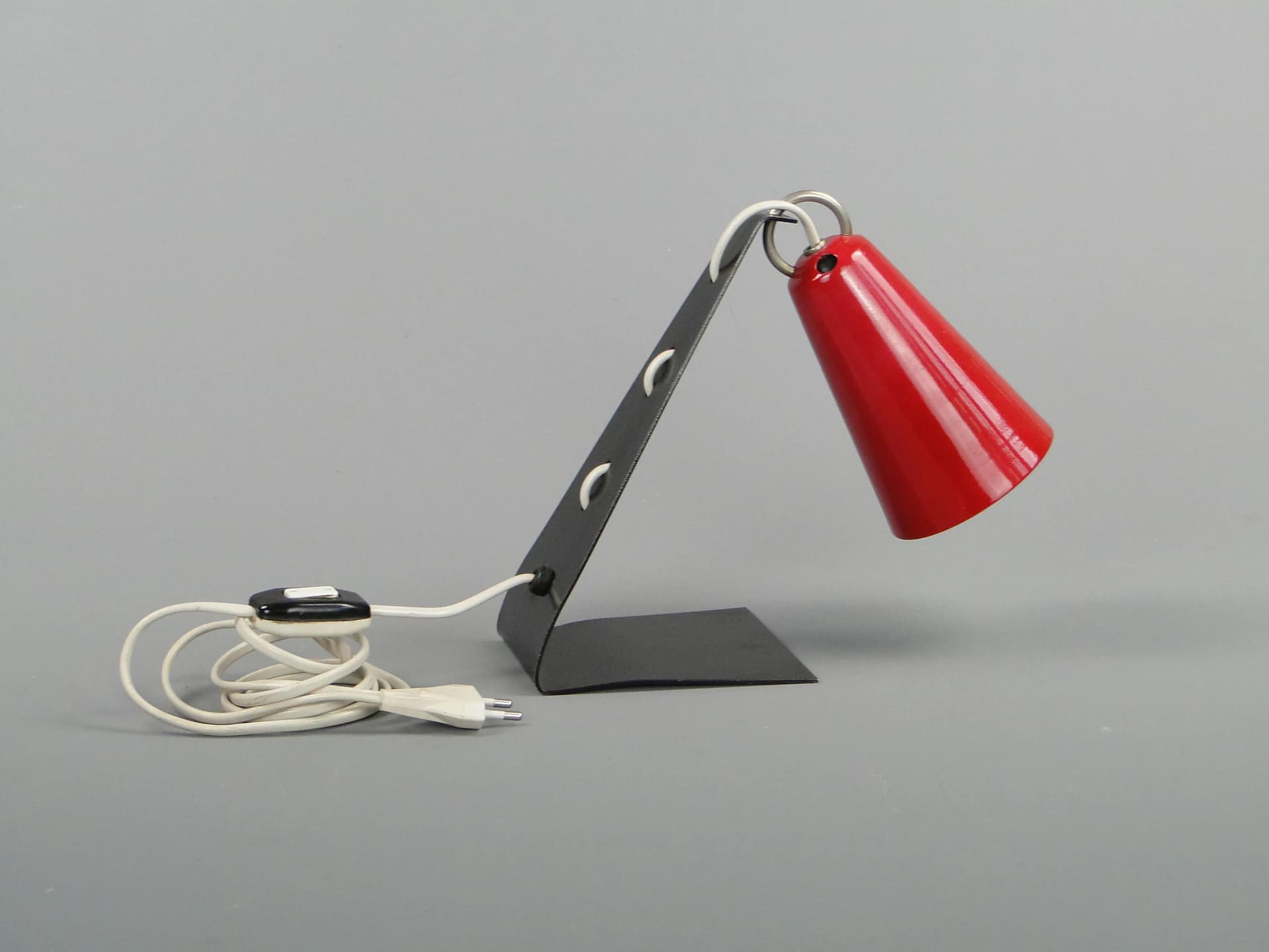 Table lamp, red, lacquered steel, by A. Gałecki, Poland, 1960s - 11049