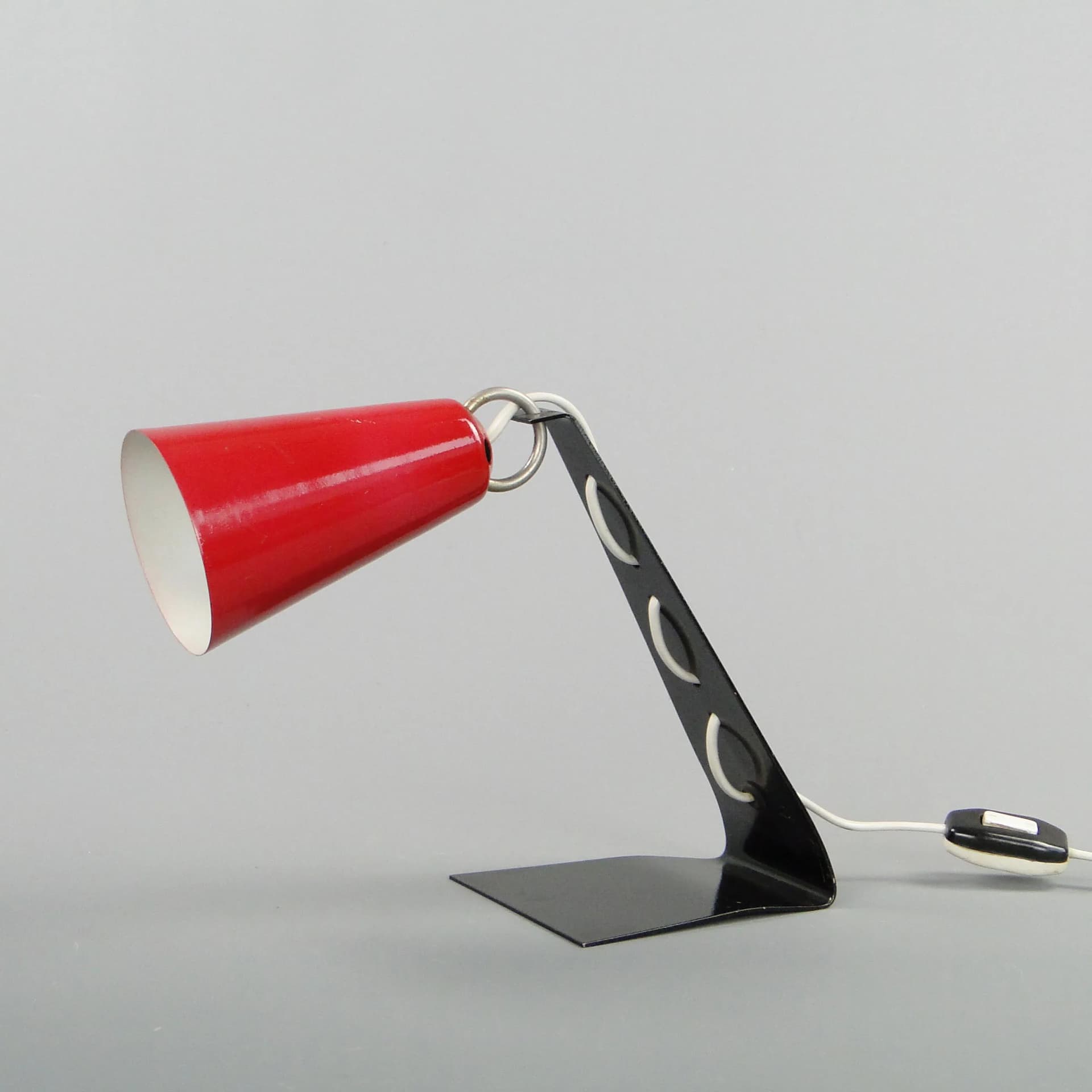 Table lamp, red, lacquered steel, by A. Gałecki, Poland, 1960s - 11053