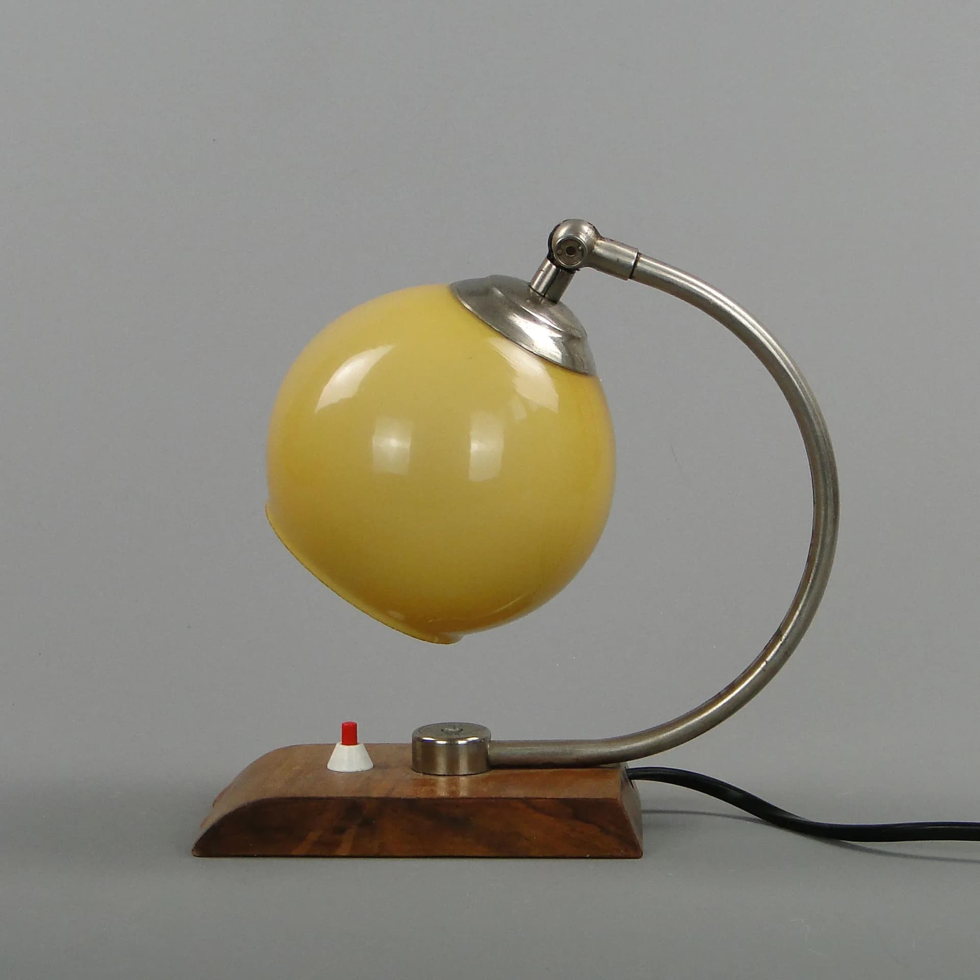 Lampa stołowa Art déco, szkło żółty, stal niklowana, drewno mahoń, Polska, lata 30. - 11318